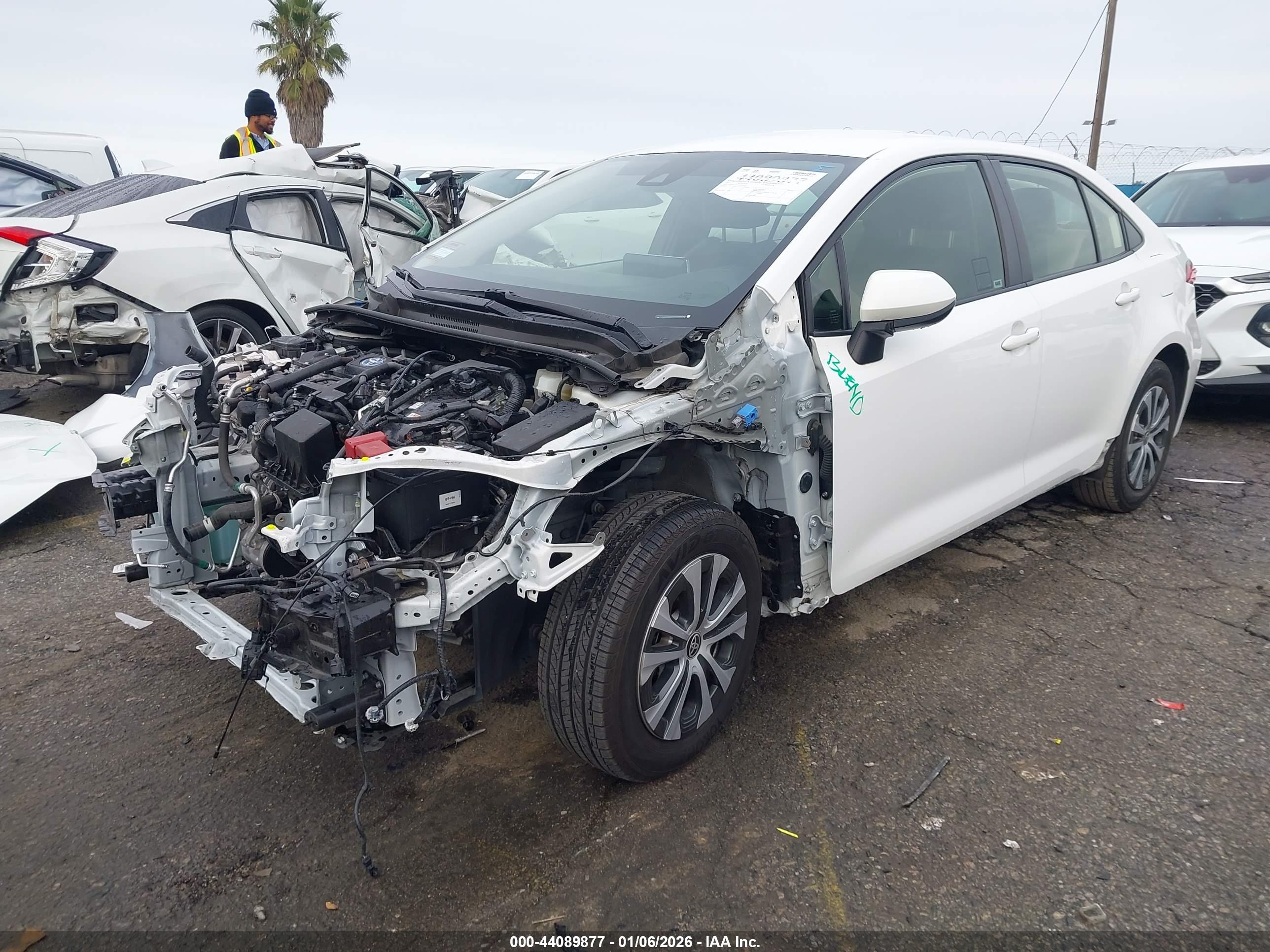 TOYOTA COROLLA image 2