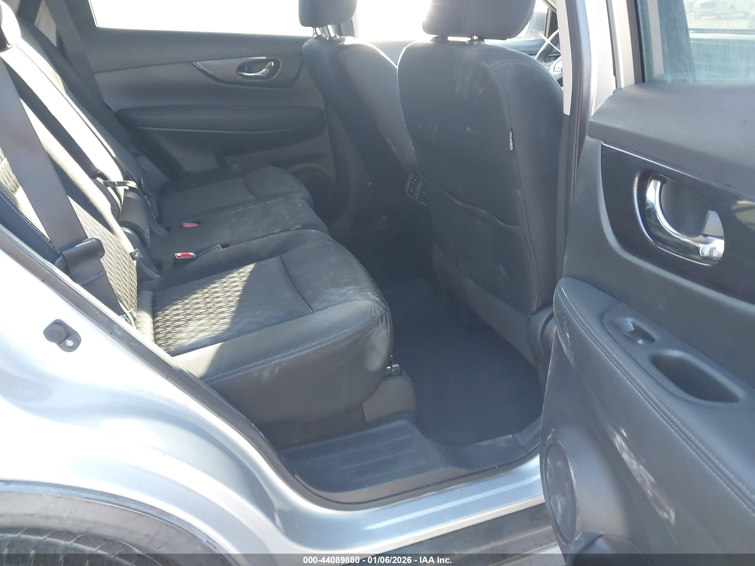 NISSAN ROGUE image 8