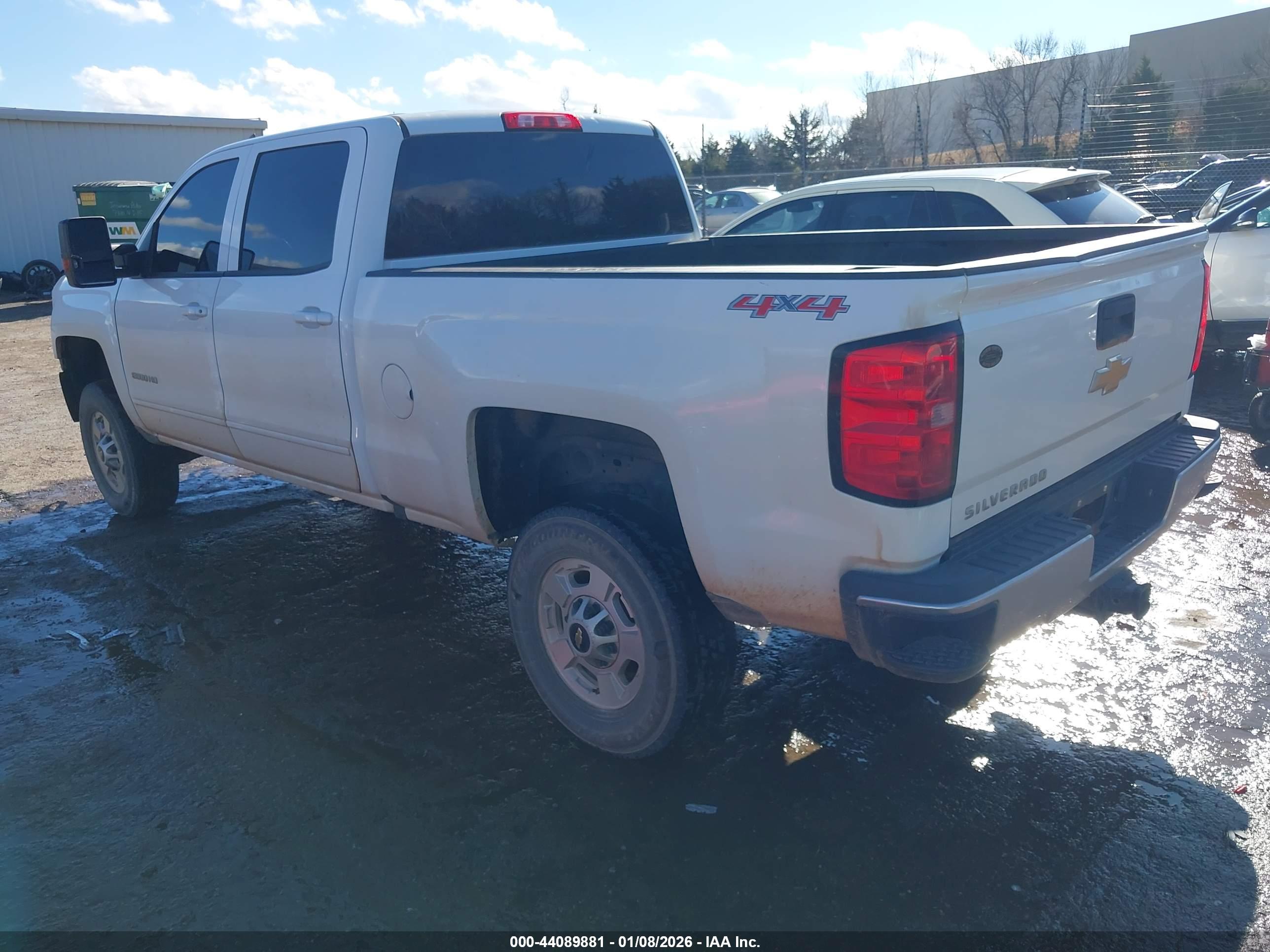CHEVROLET SILVERADO image 3