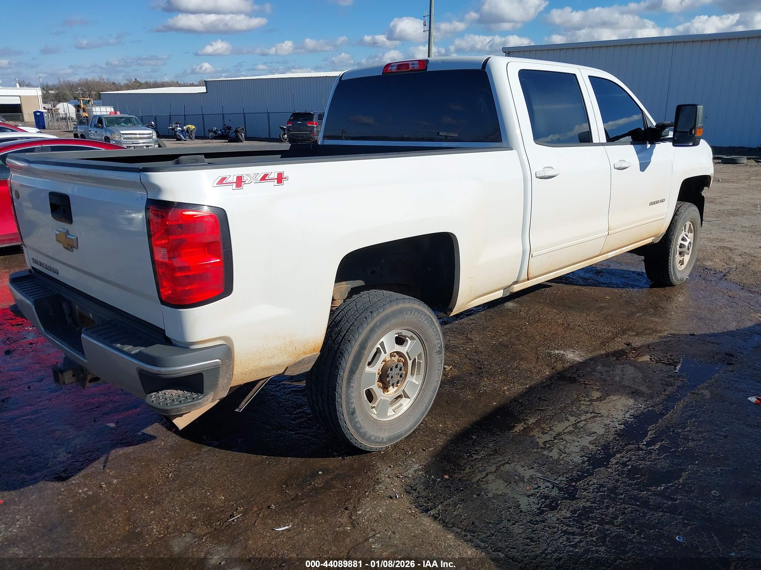 CHEVROLET SILVERADO image 4