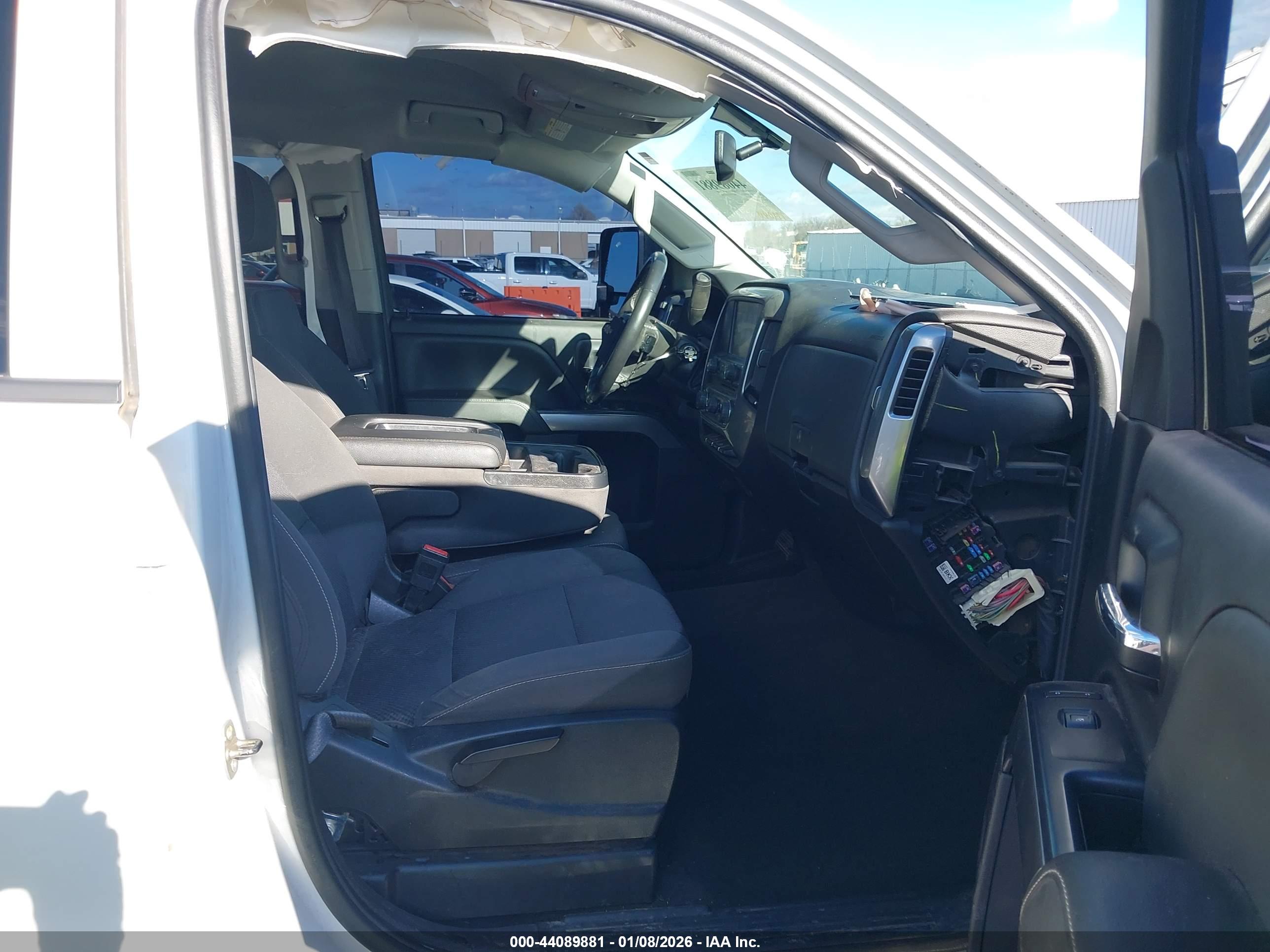 CHEVROLET SILVERADO image 5