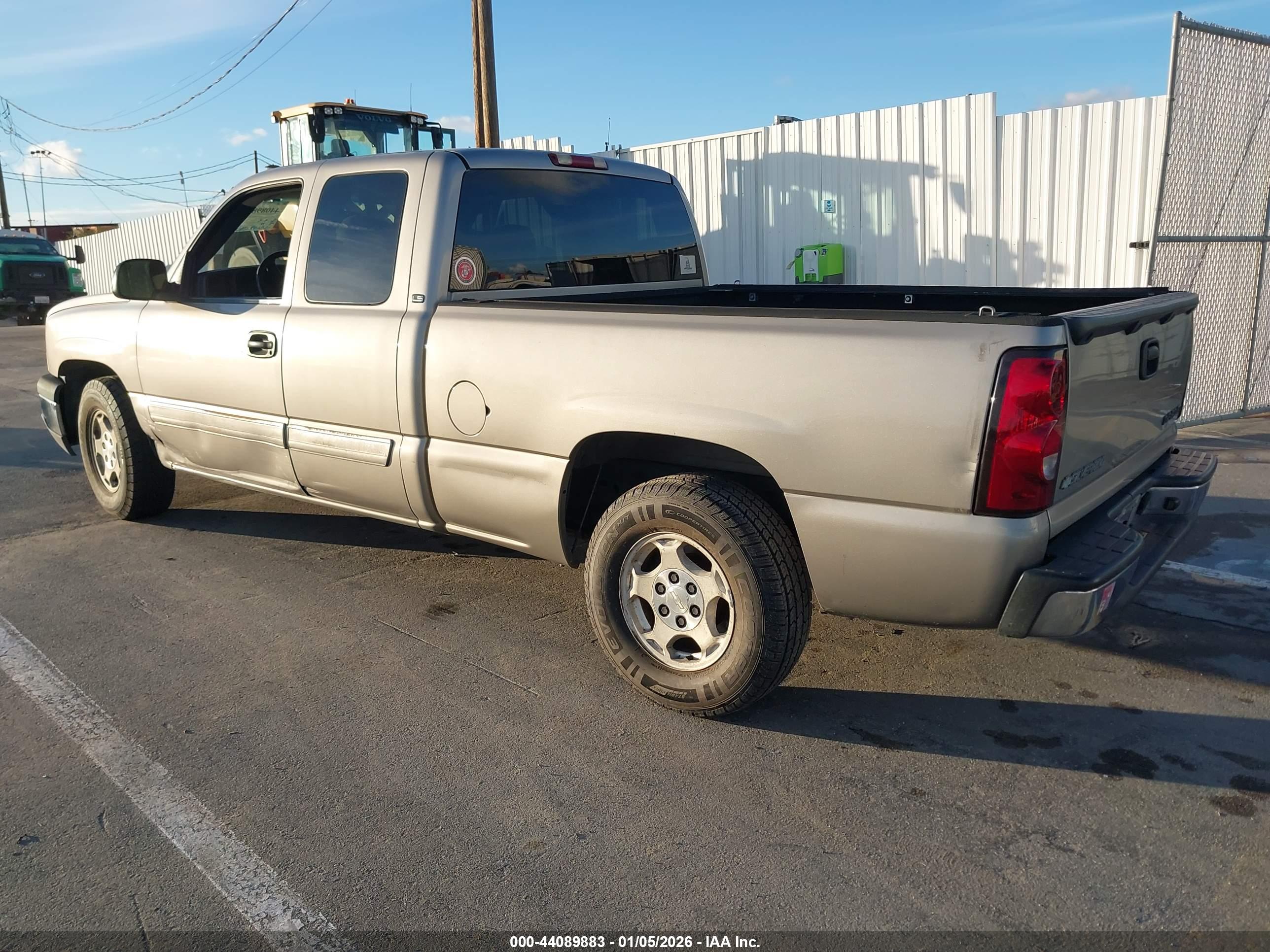 CHEVROLET SILVERADO image 3