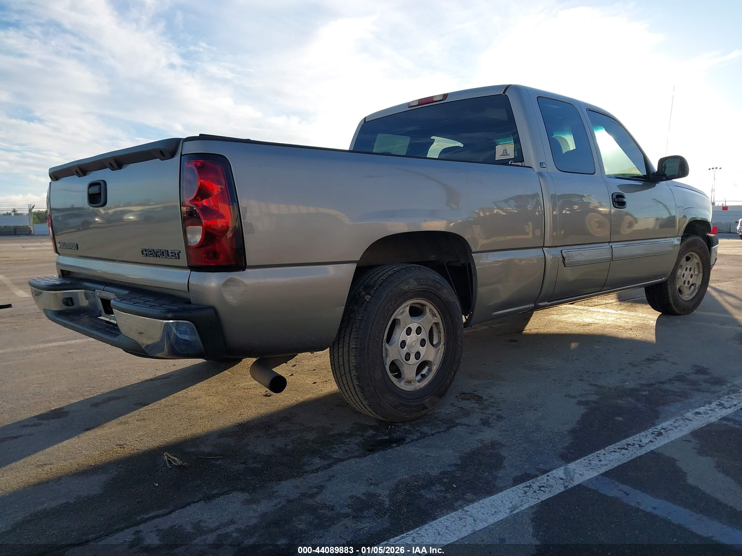 CHEVROLET SILVERADO image 4
