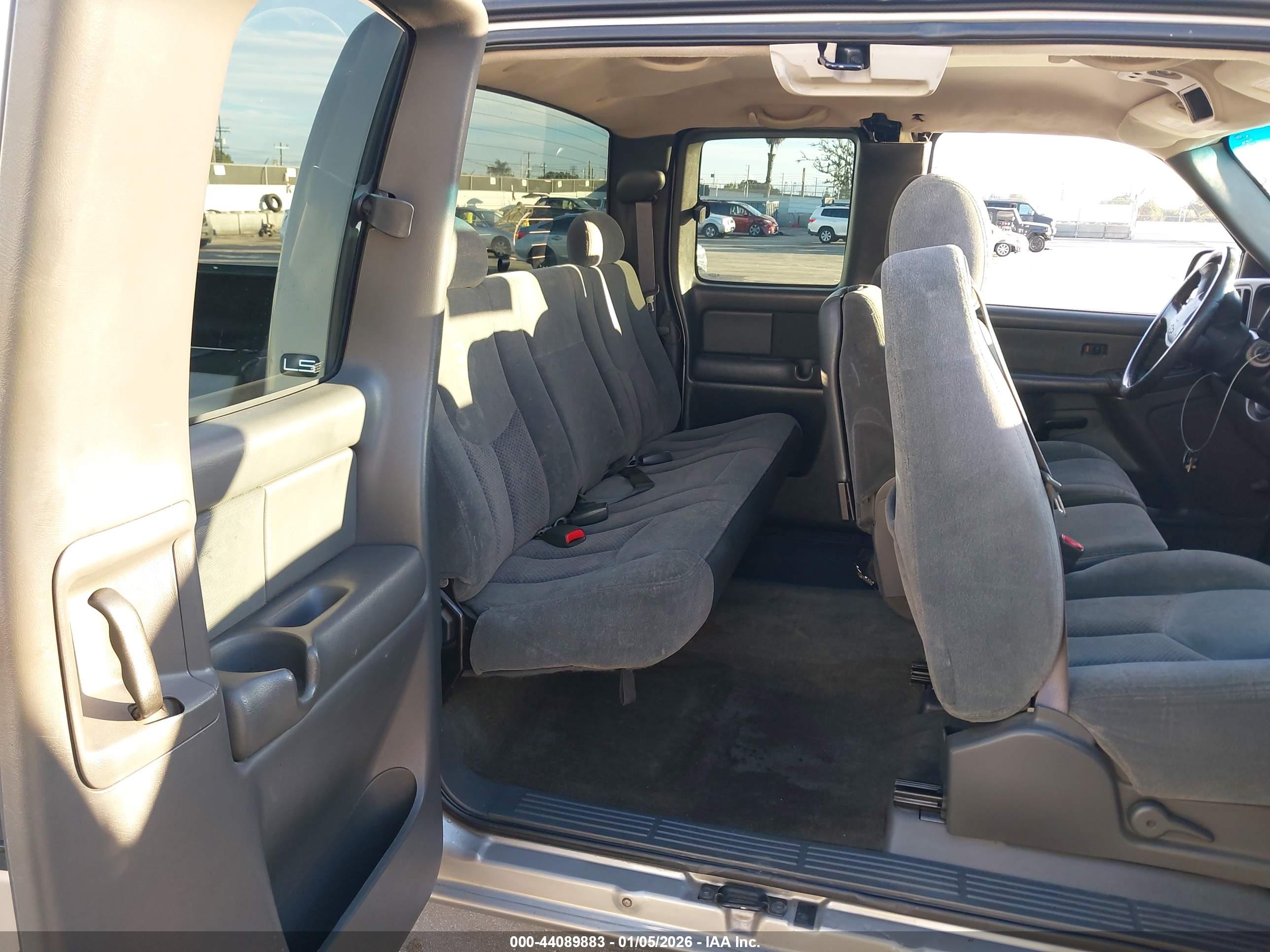 CHEVROLET SILVERADO image 8