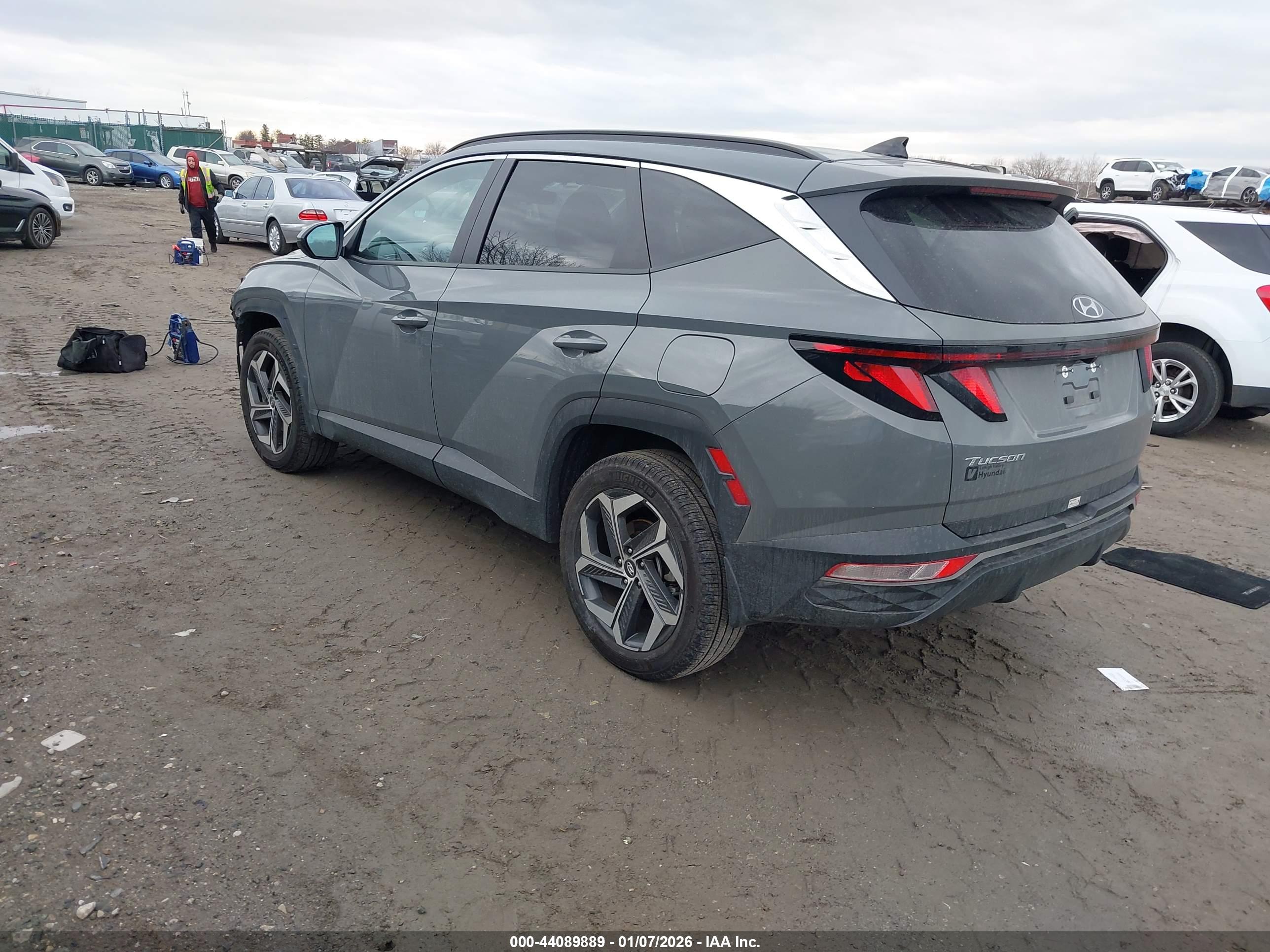 HYUNDAI TUCSON image 3