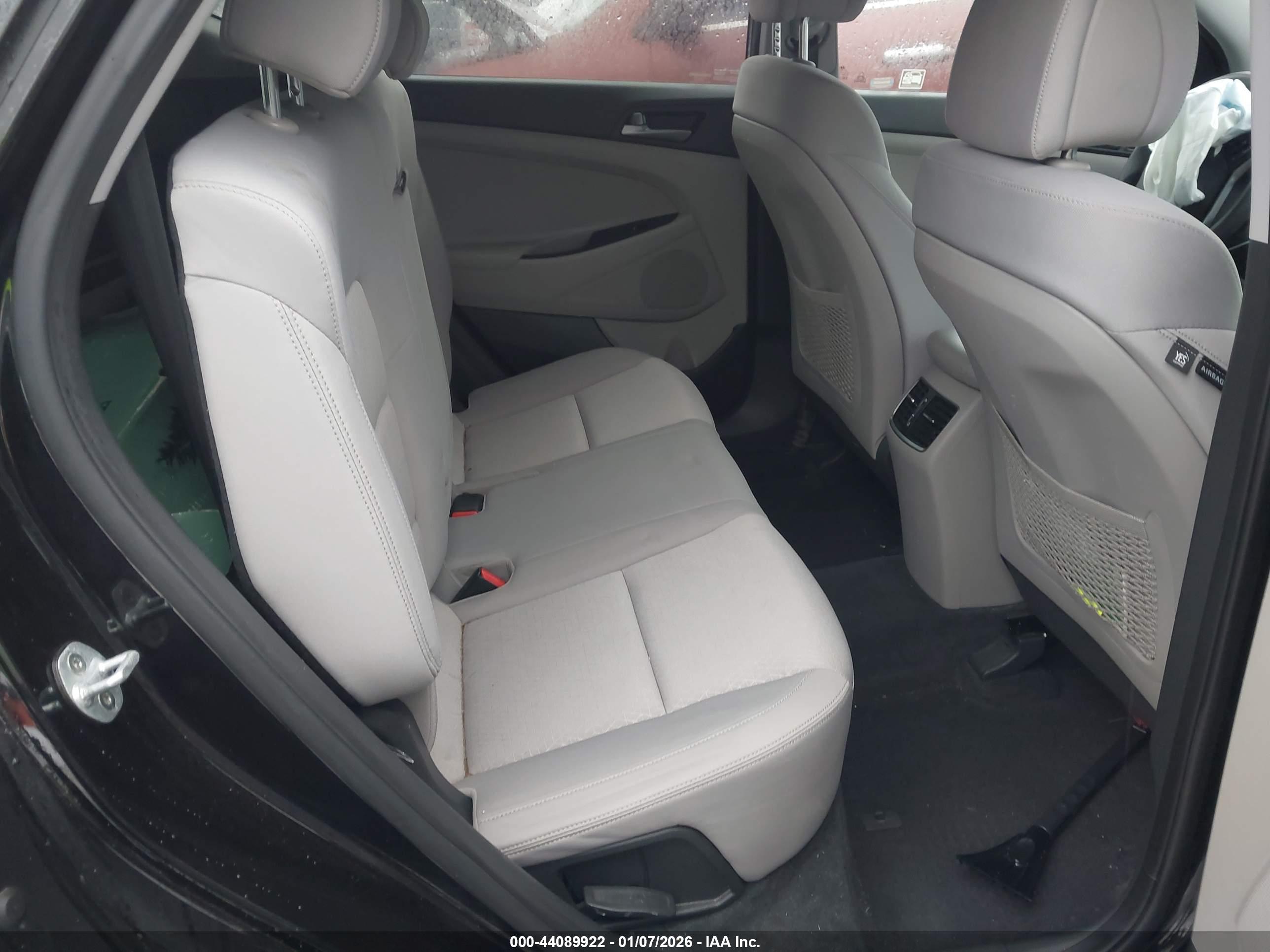 HYUNDAI TUCSON image 8