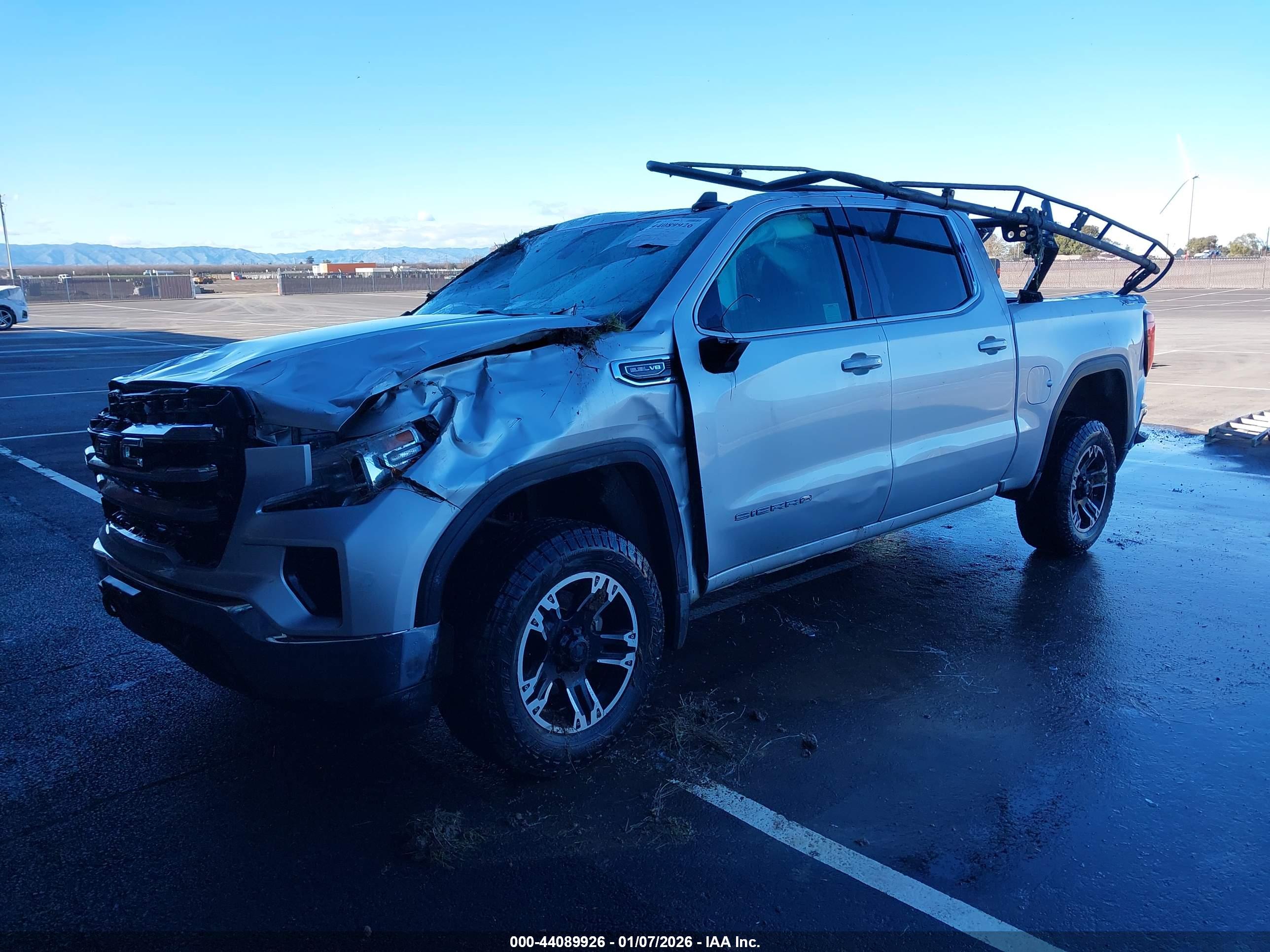 GMC SIERRA image 2