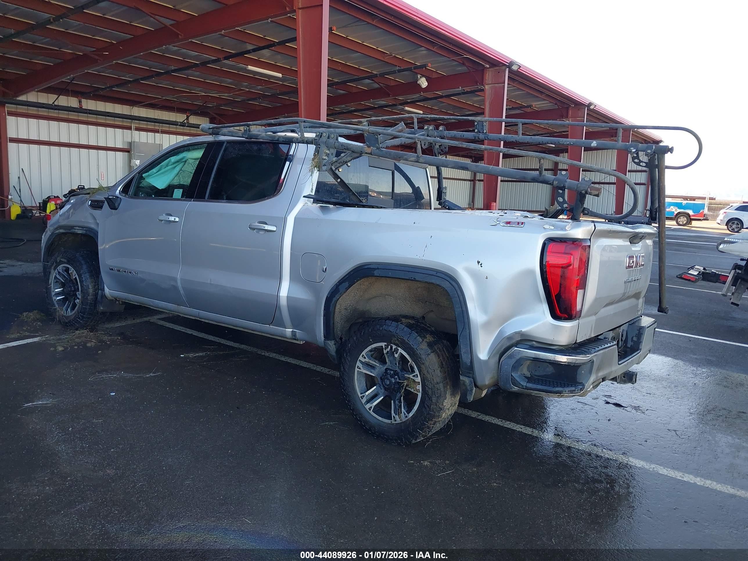 GMC SIERRA image 3