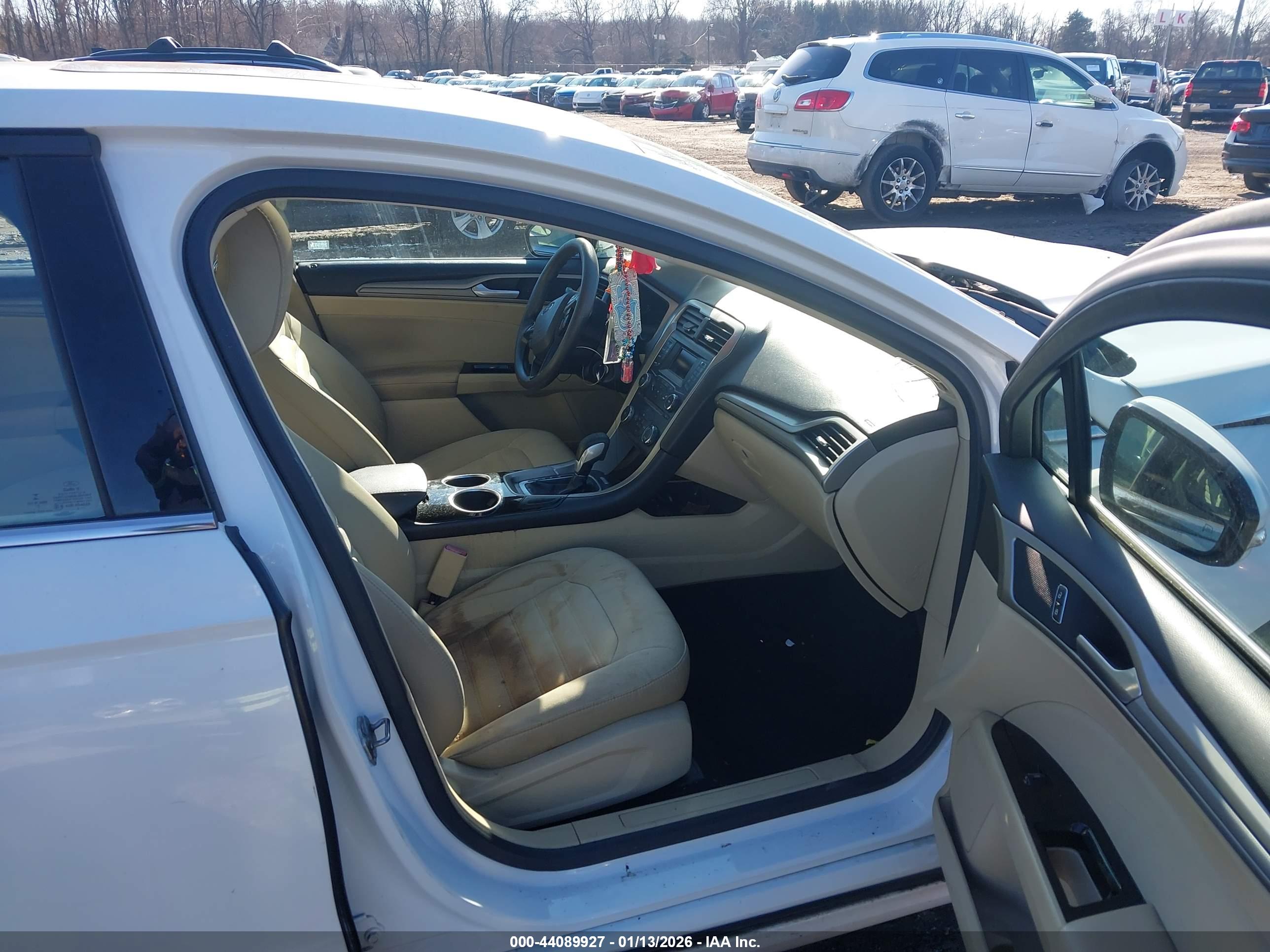 FORD FUSION image 5