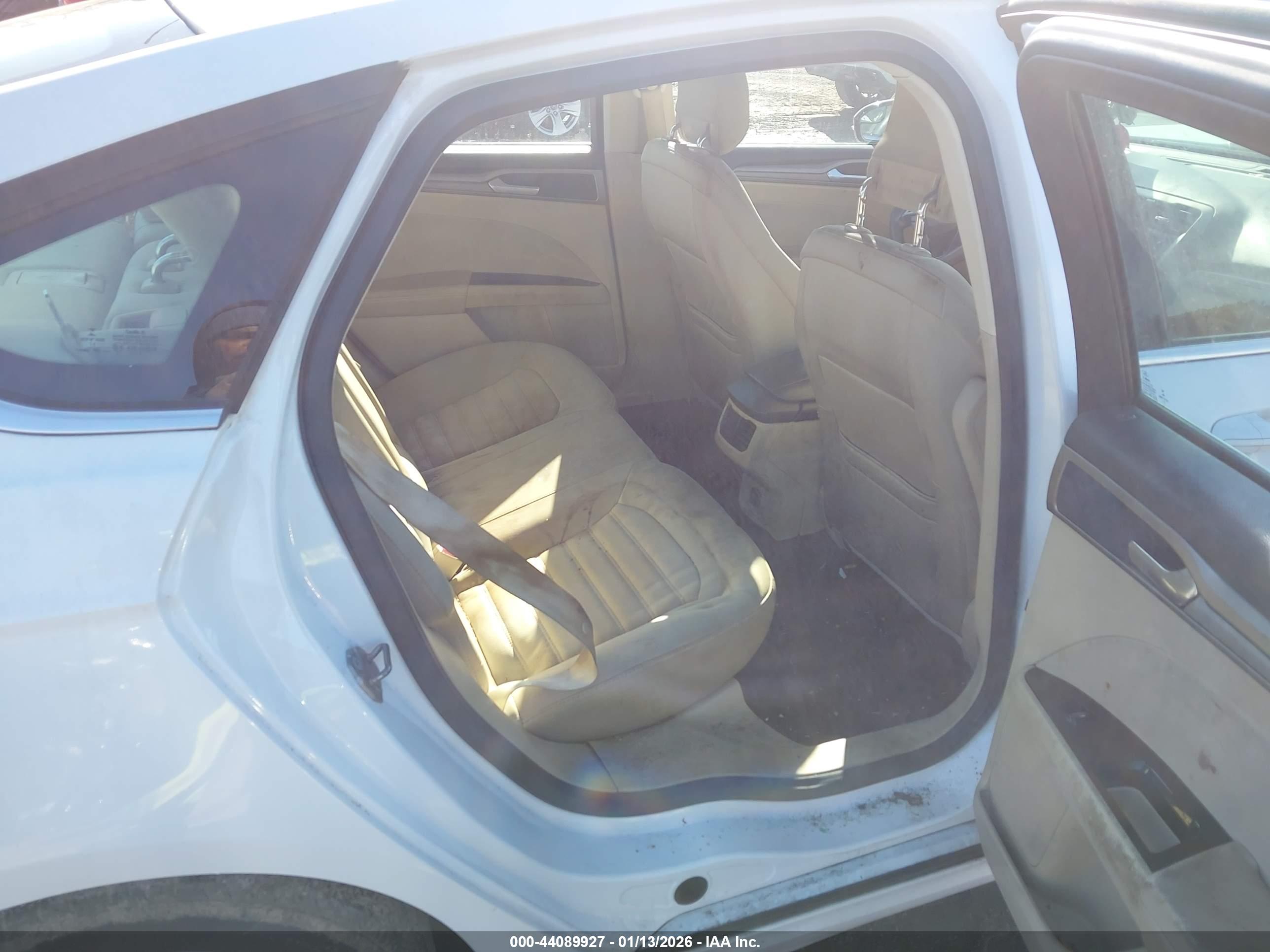 FORD FUSION image 8