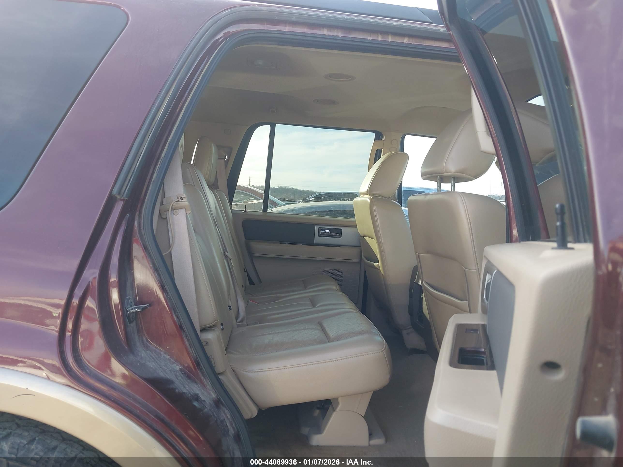 FORD EXPEDITION image 8