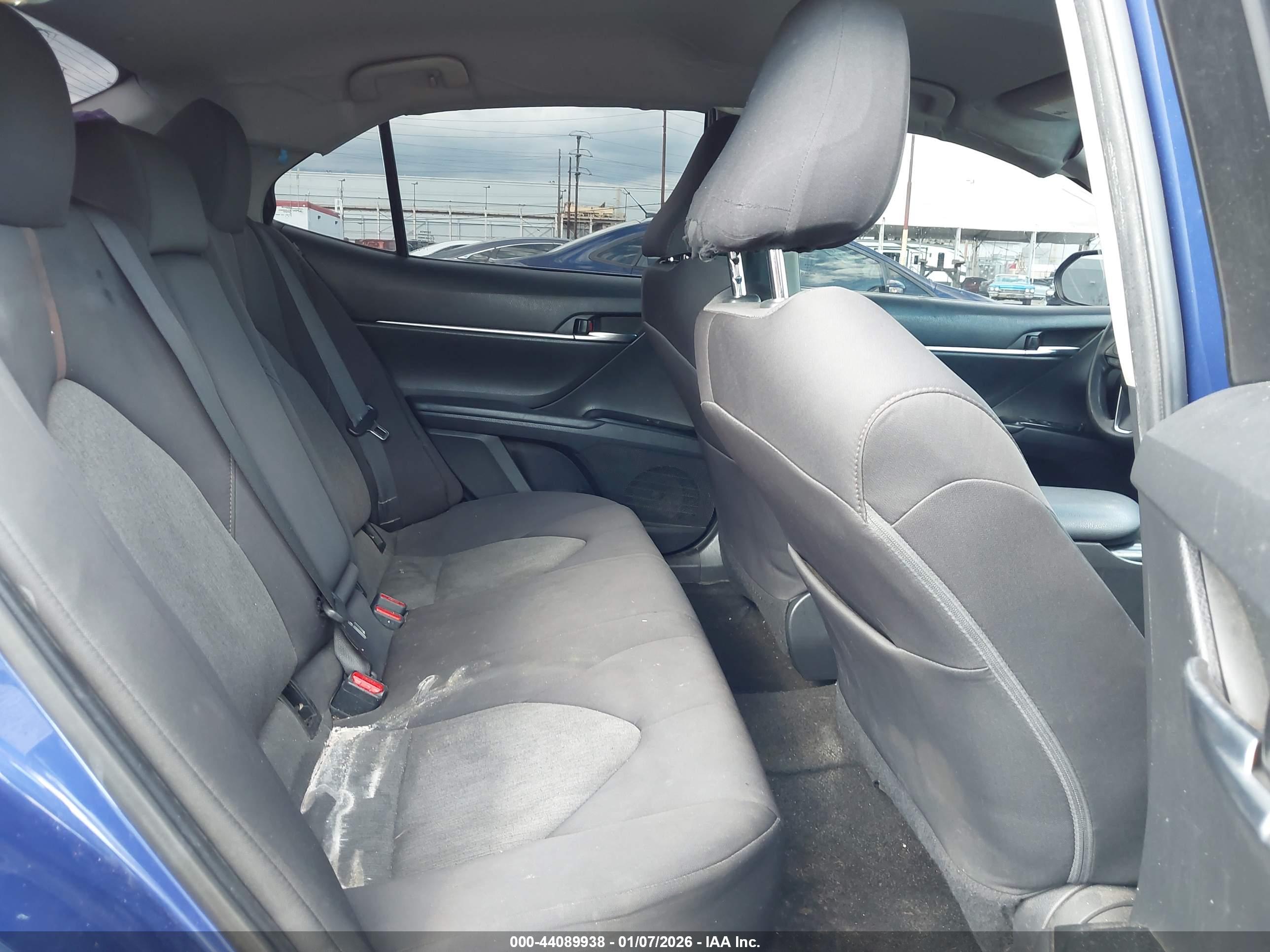 TOYOTA CAMRY image 8