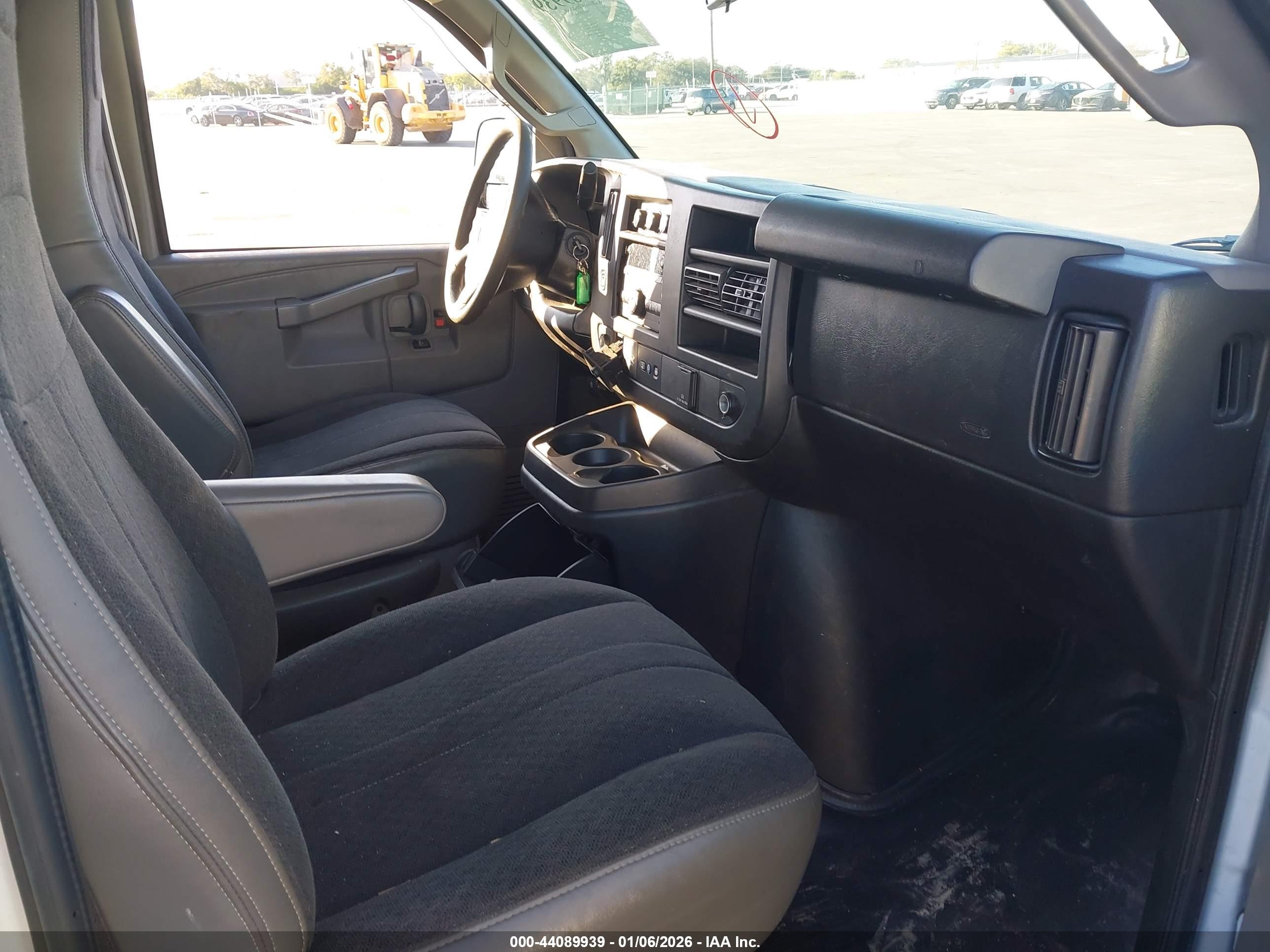 GMC SAVANA image 5