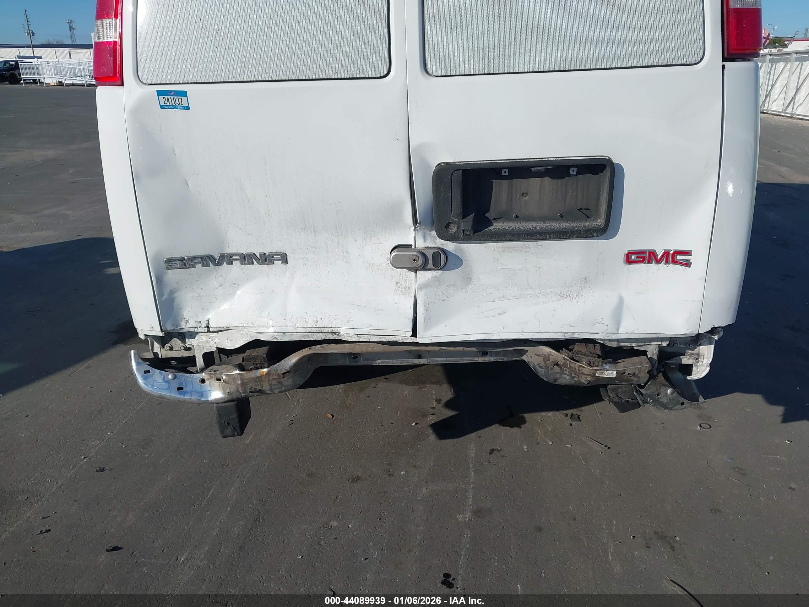 GMC SAVANA image 6
