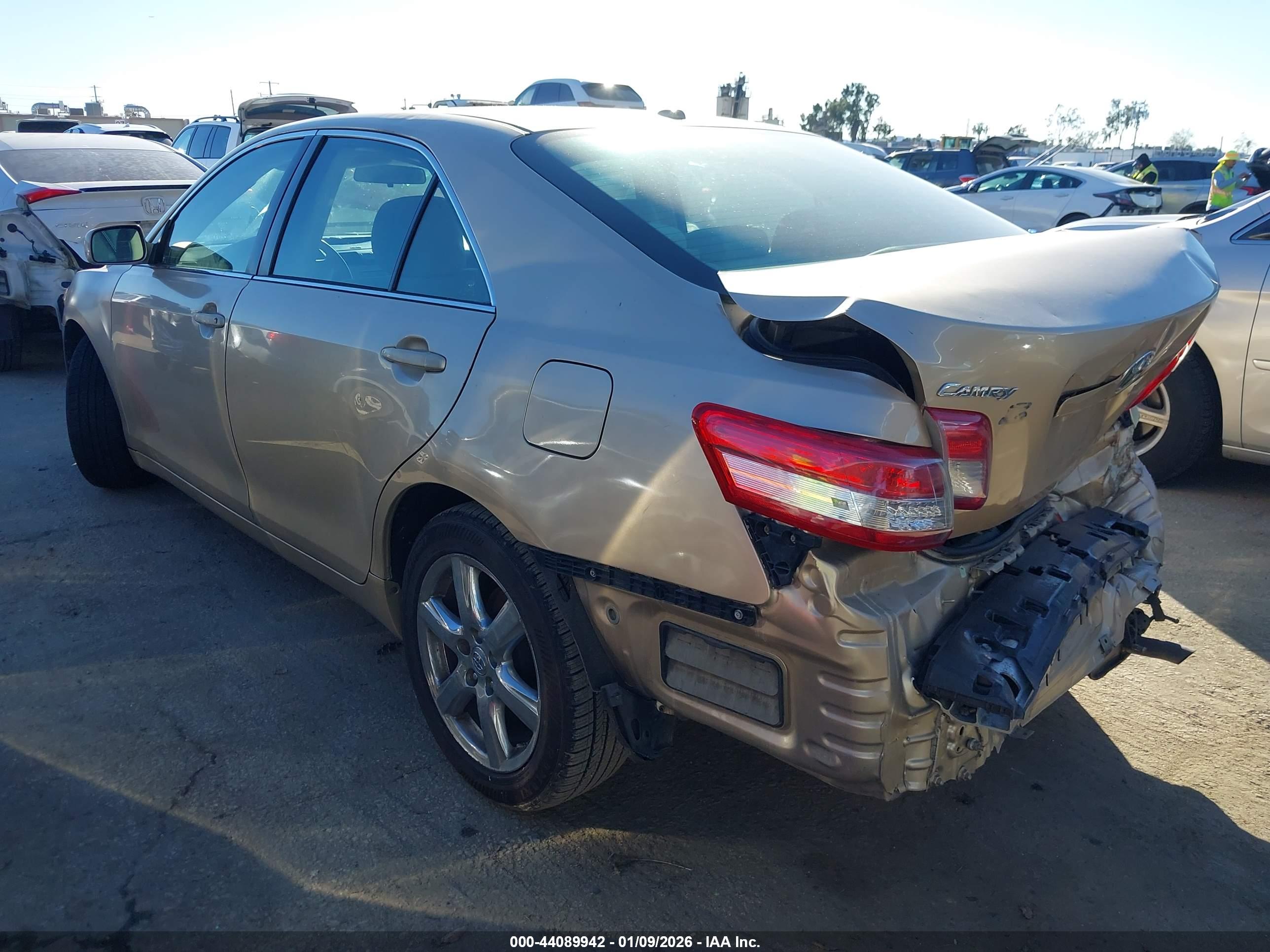 TOYOTA CAMRY image 3