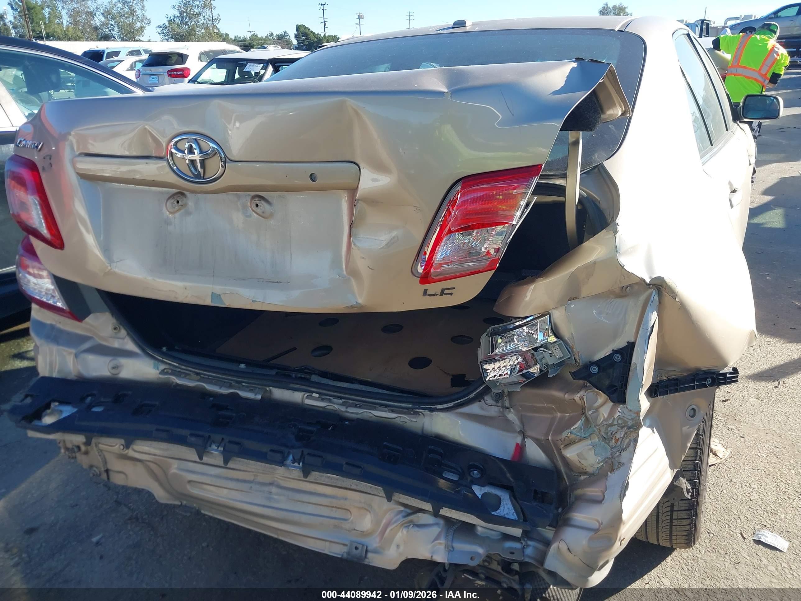 TOYOTA CAMRY image 6