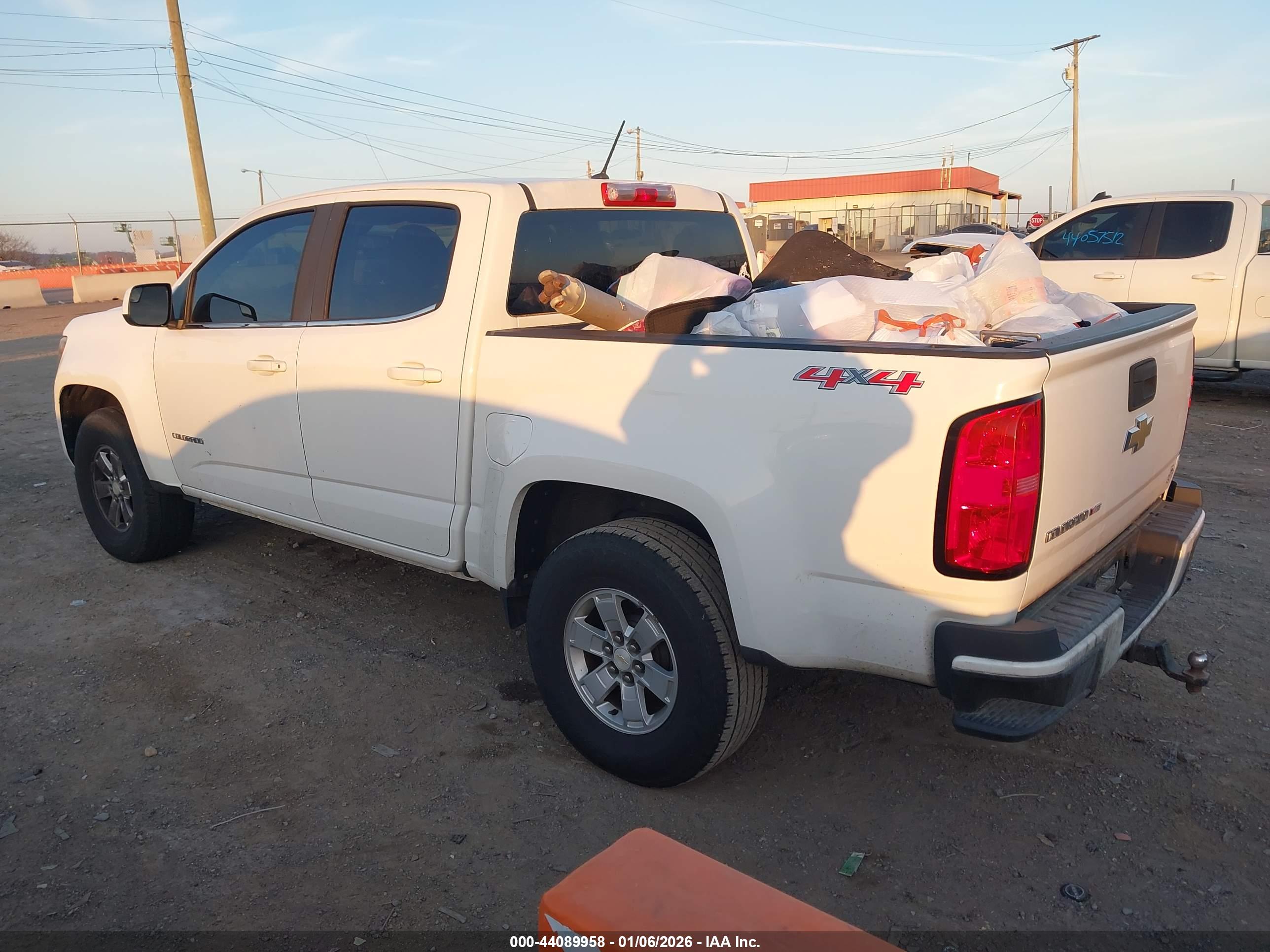CHEVROLET COLORADO image 3