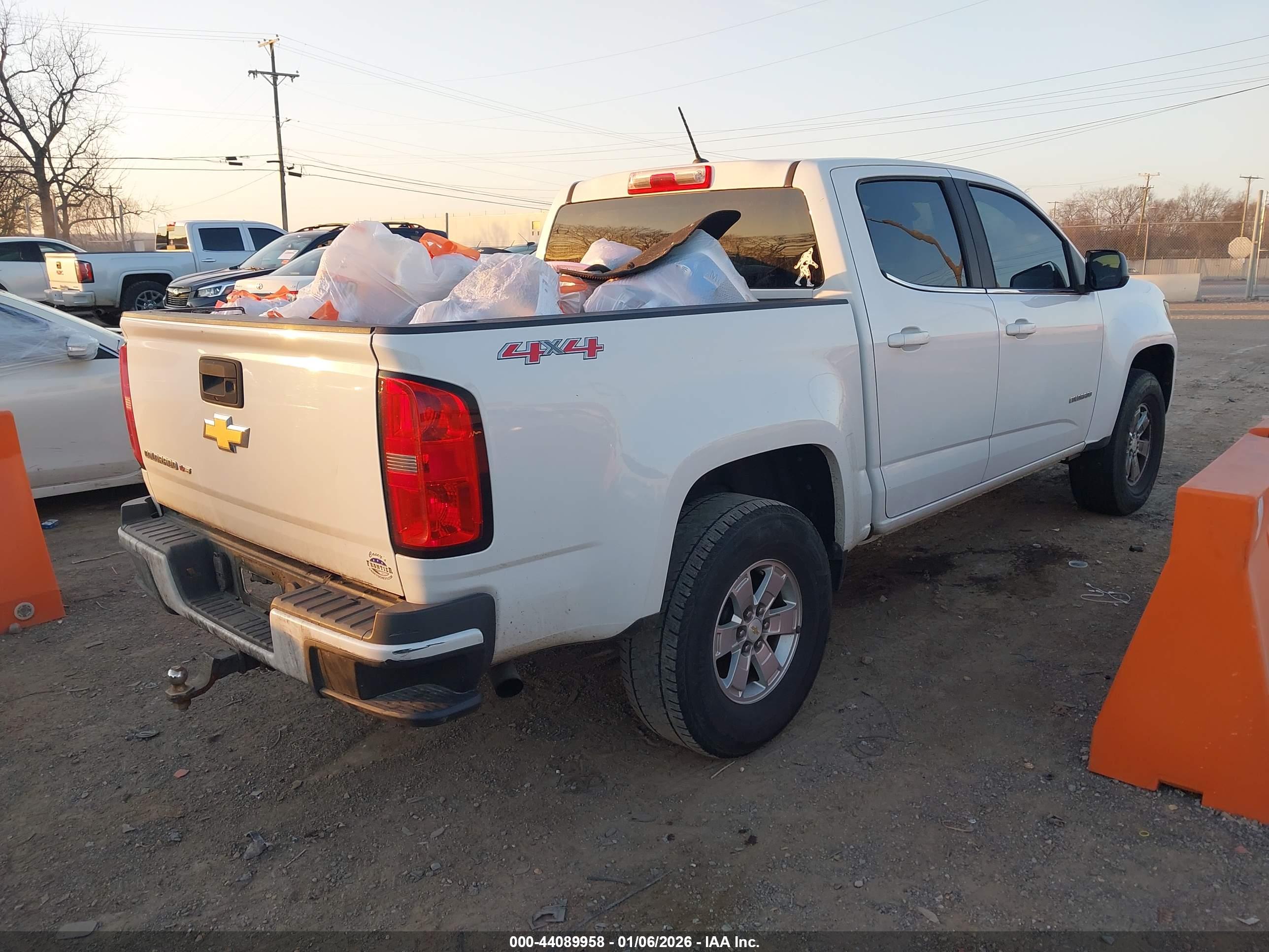 CHEVROLET COLORADO image 4