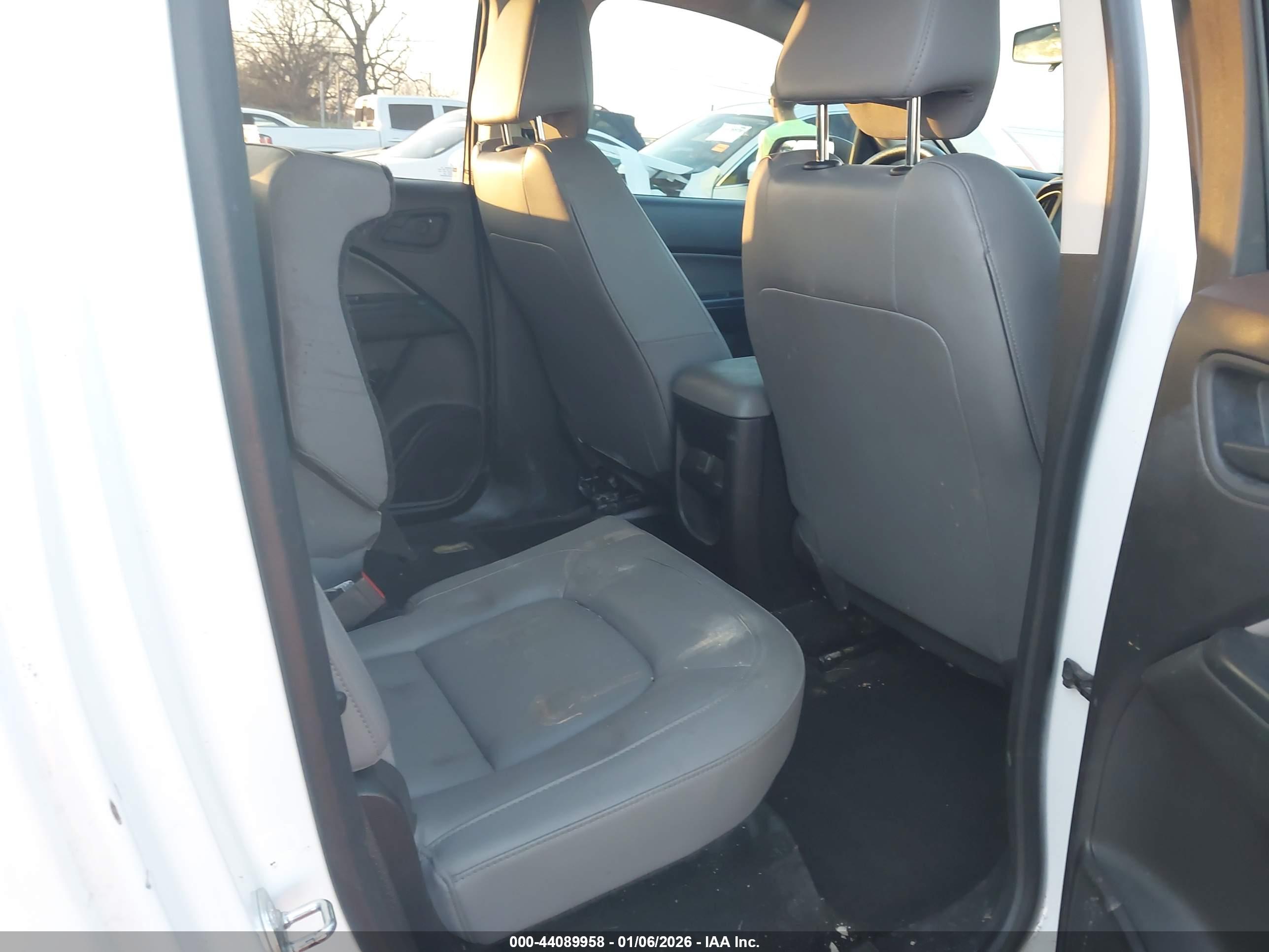 CHEVROLET COLORADO image 8