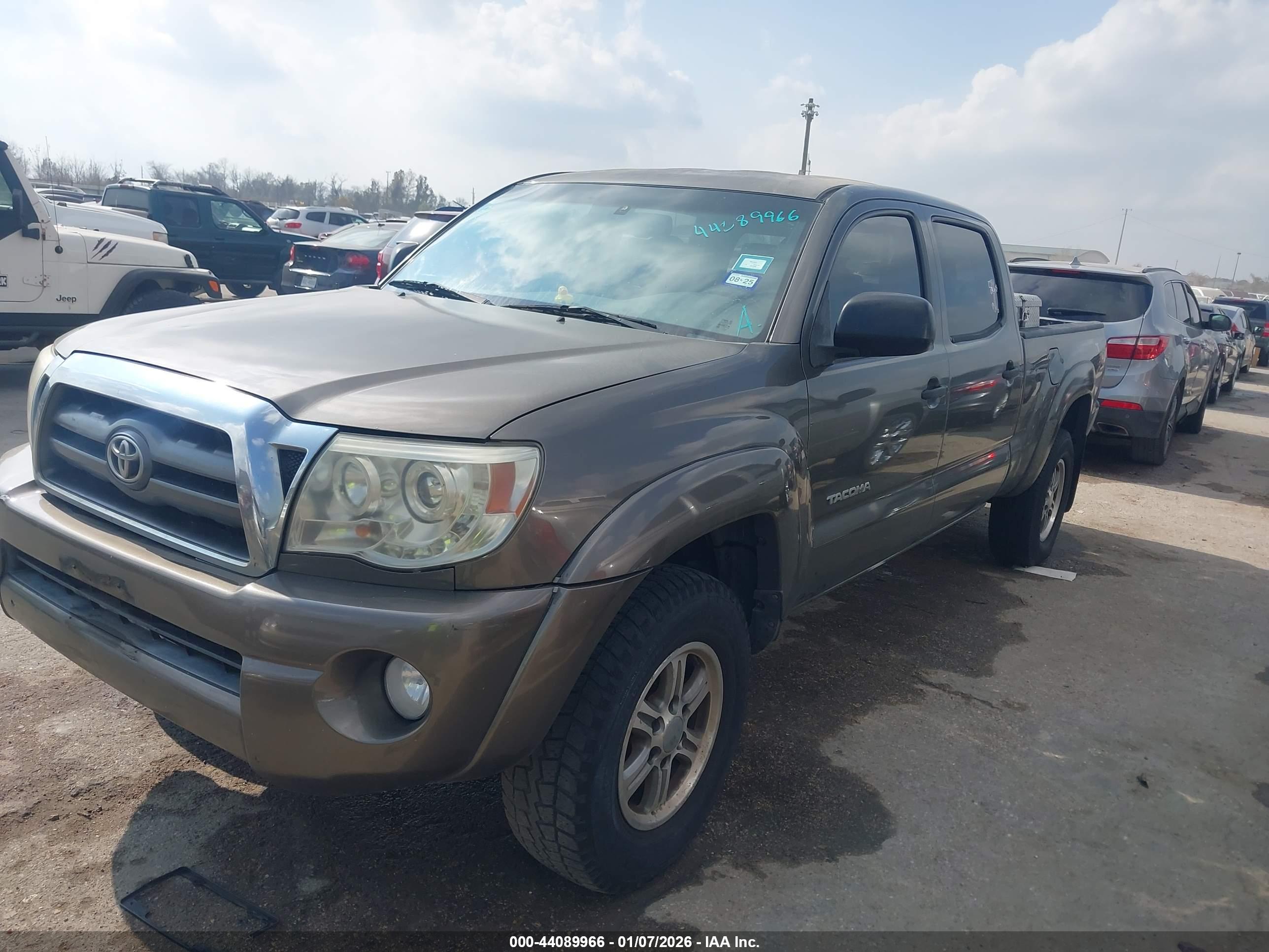 TOYOTA TACOMA image 2