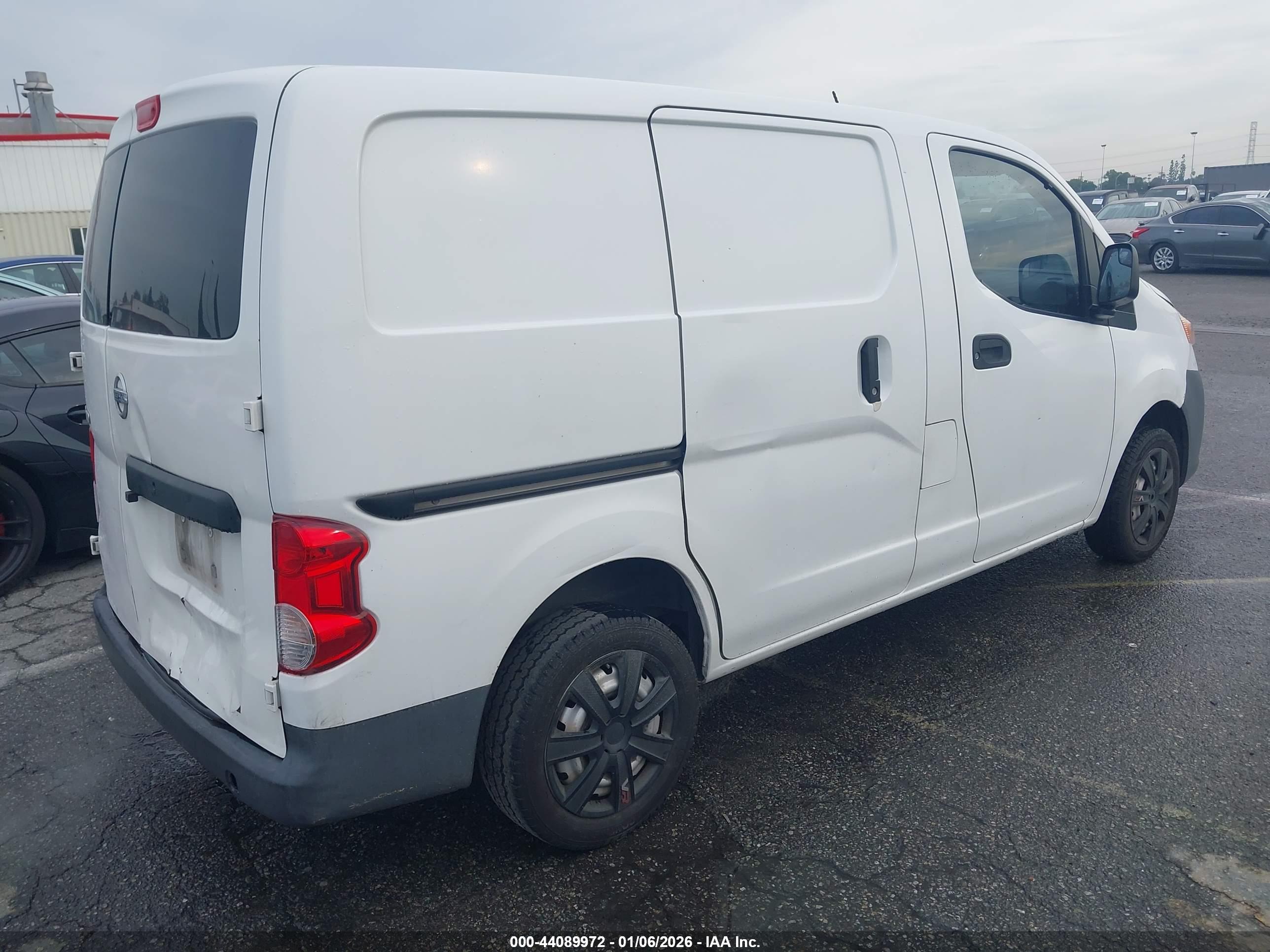 NISSAN NV200 image 4
