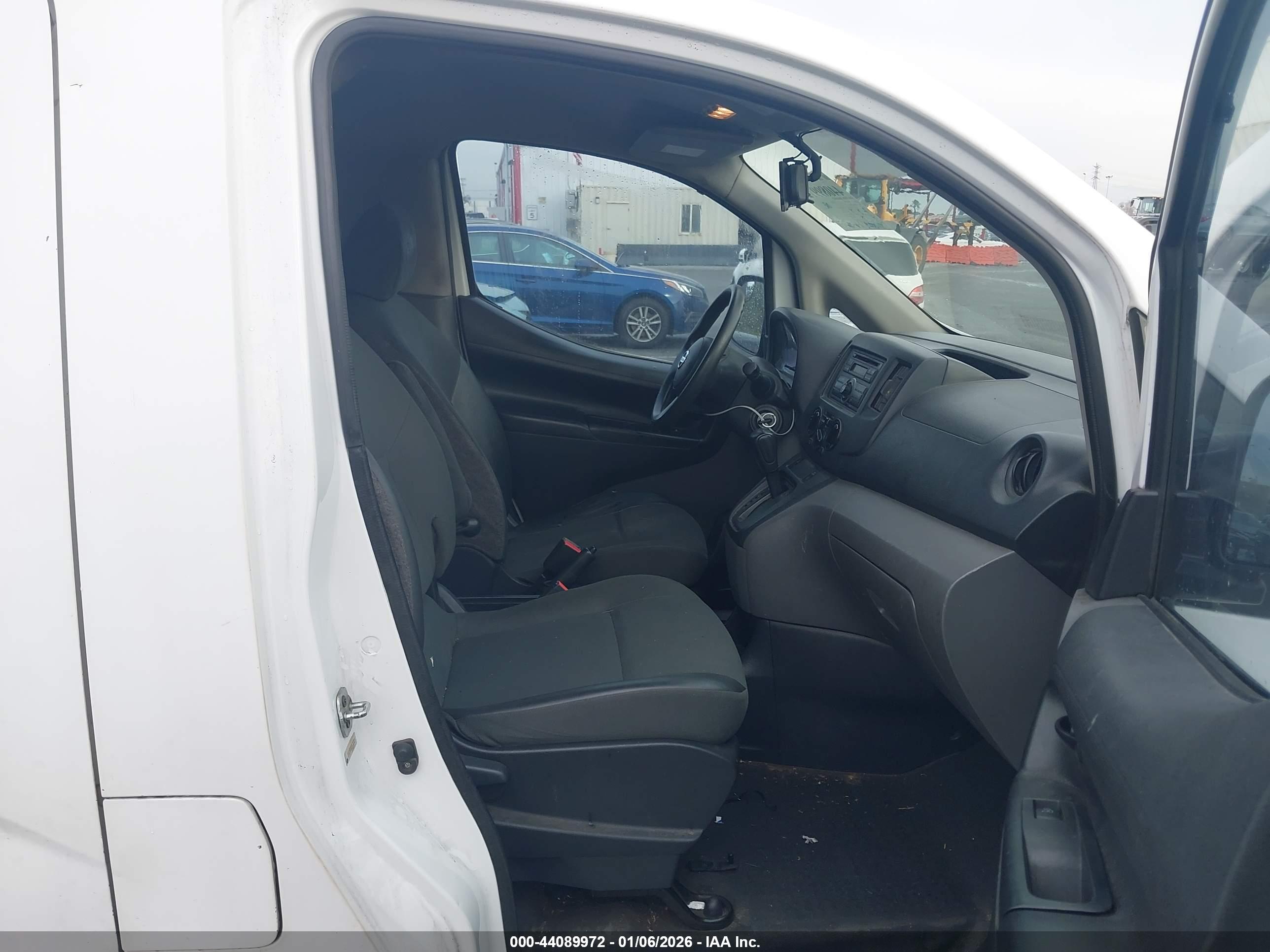 NISSAN NV200 image 5