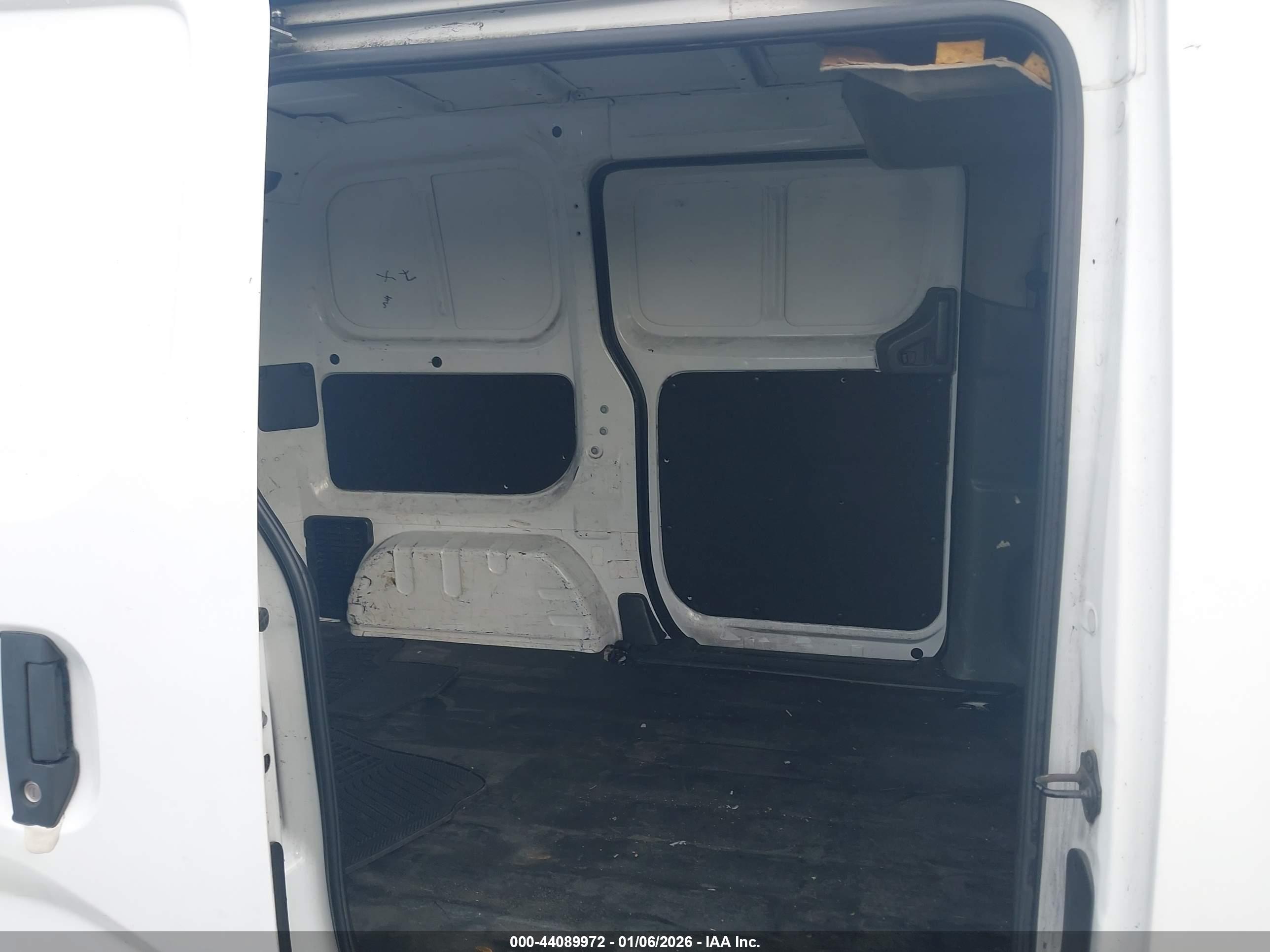 NISSAN NV200 image 8
