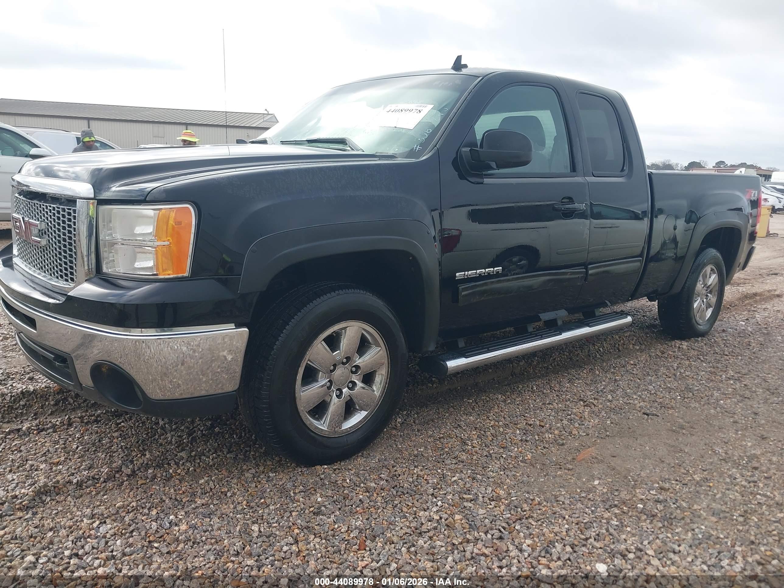 GMC SIERRA image 2