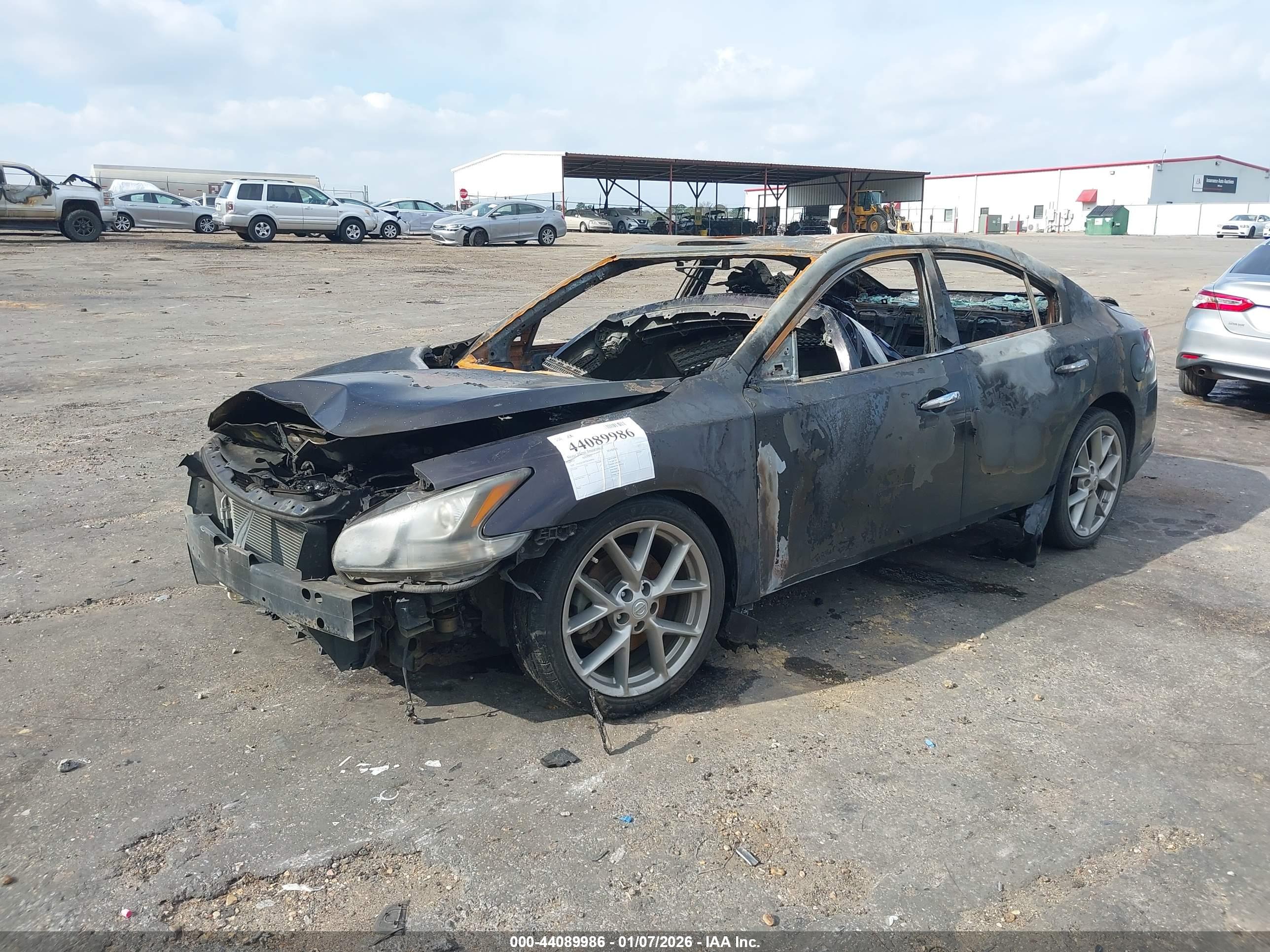 NISSAN MAXIMA image 2