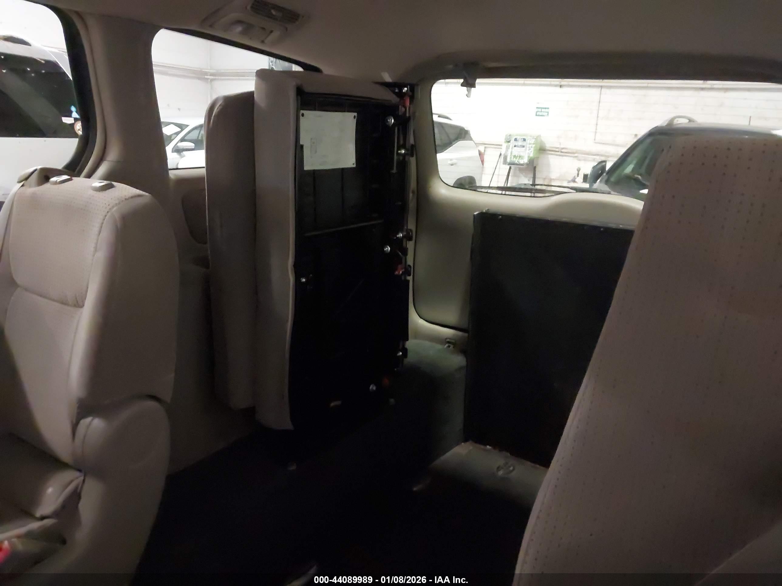 TOYOTA SIENNA image 8