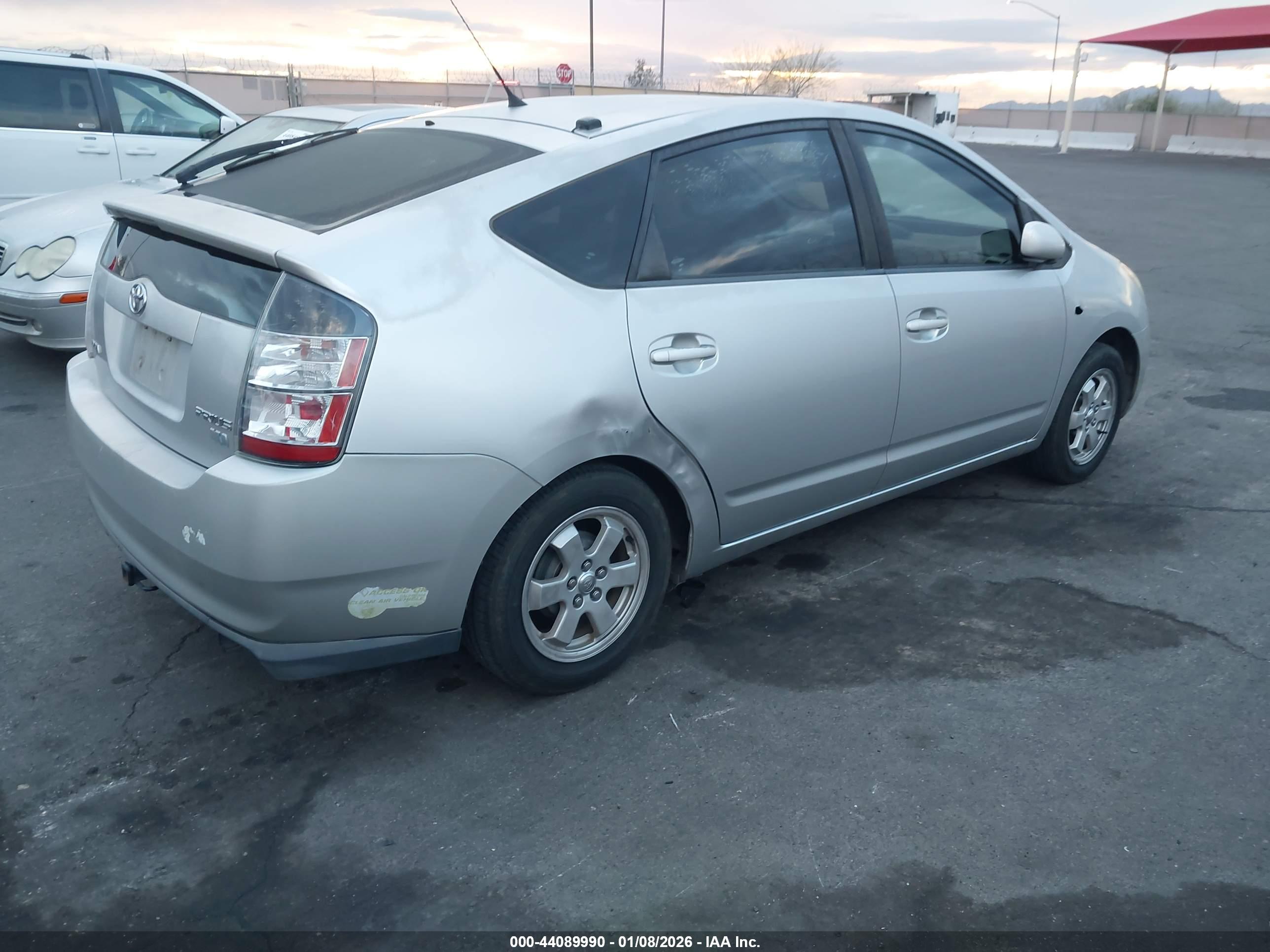 TOYOTA PRIUS image 4