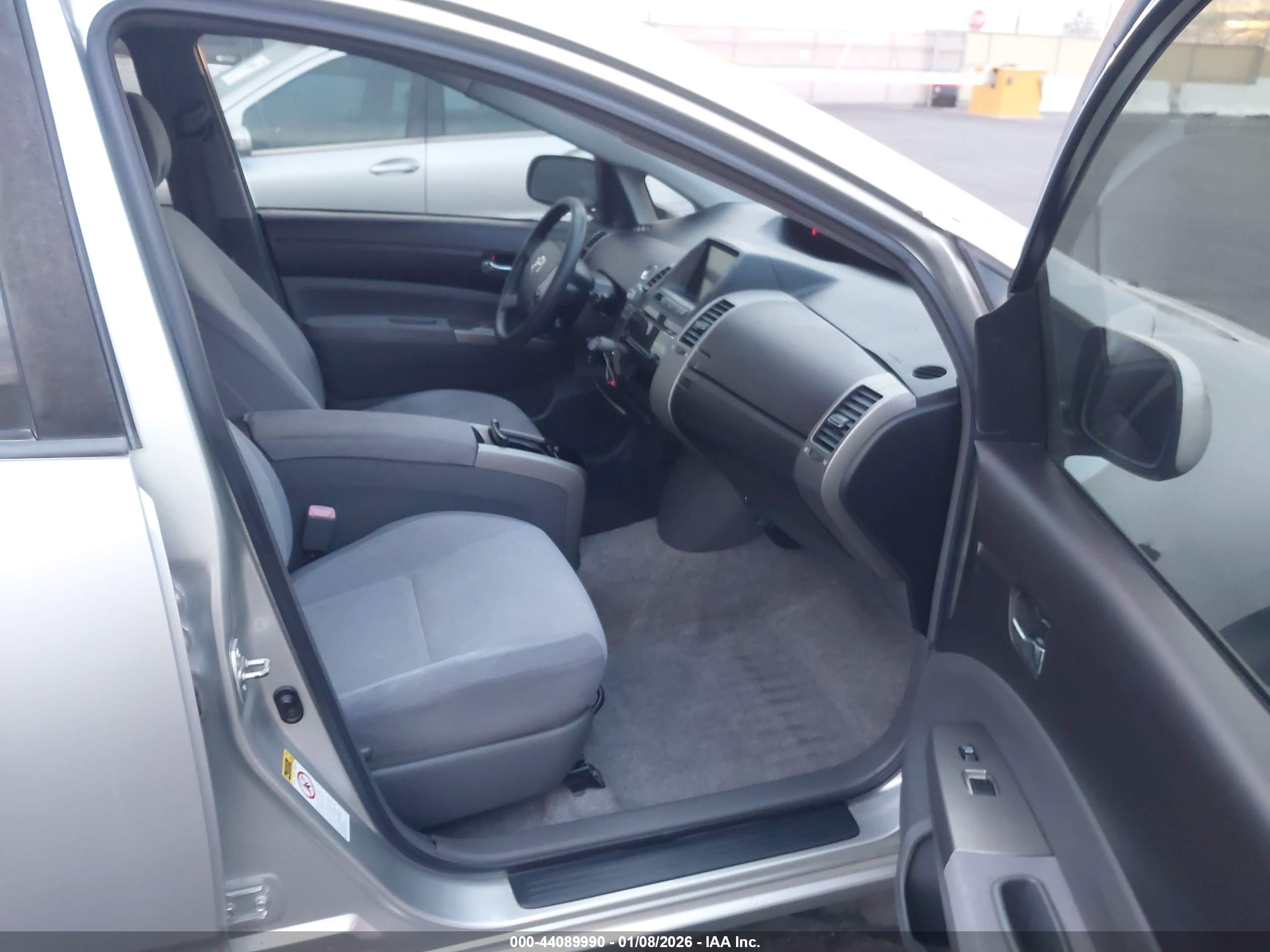 TOYOTA PRIUS image 5