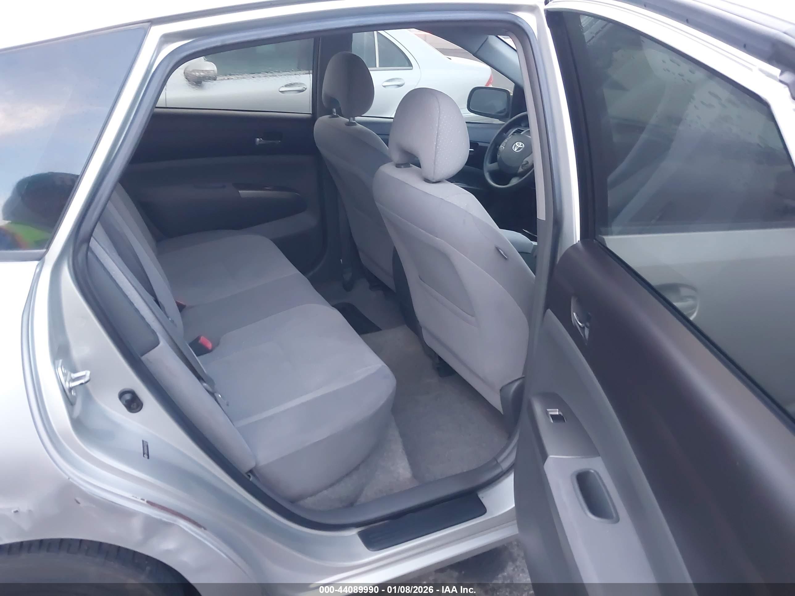 TOYOTA PRIUS image 8