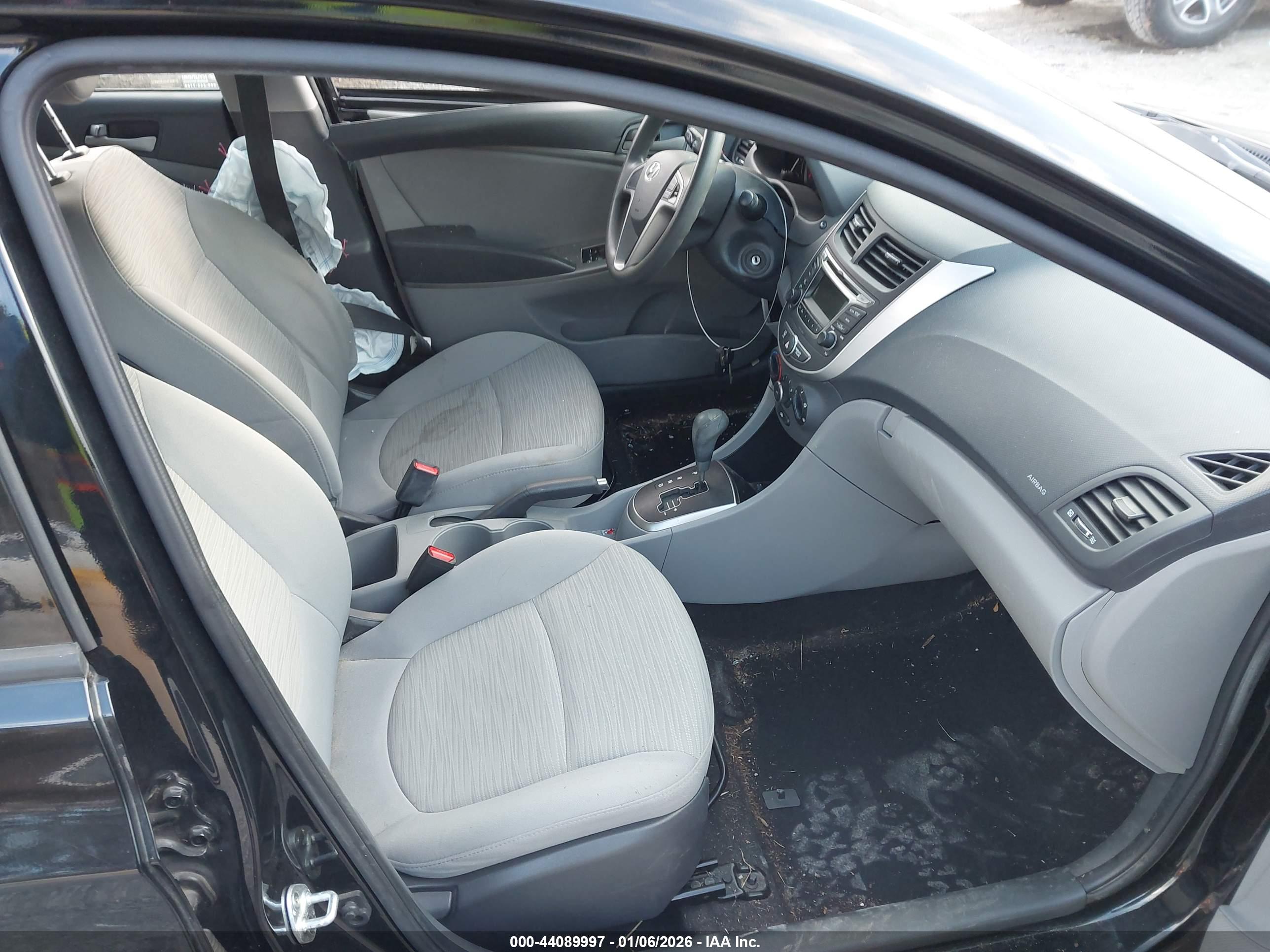 HYUNDAI ACCENT image 5