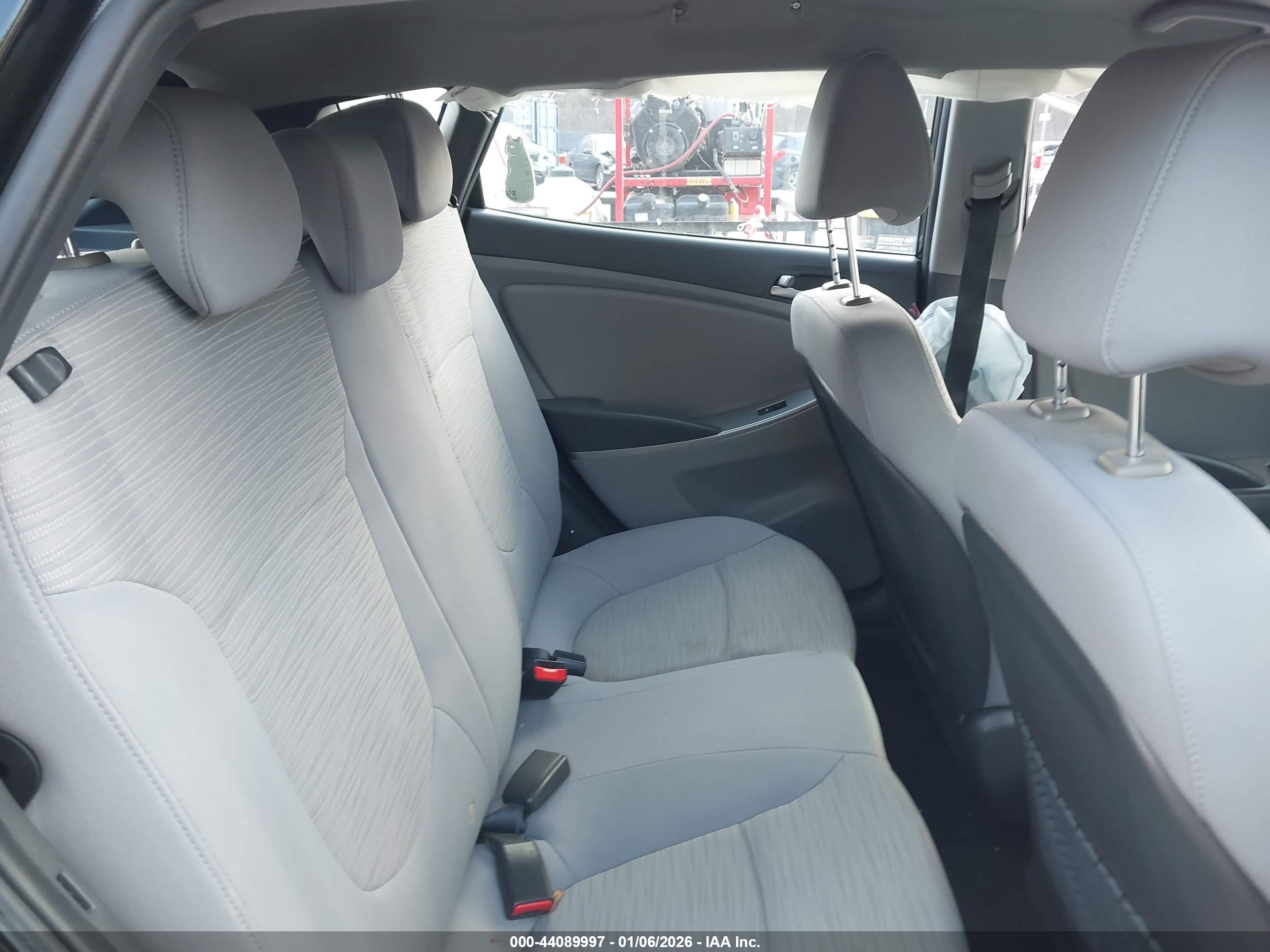 HYUNDAI ACCENT image 8