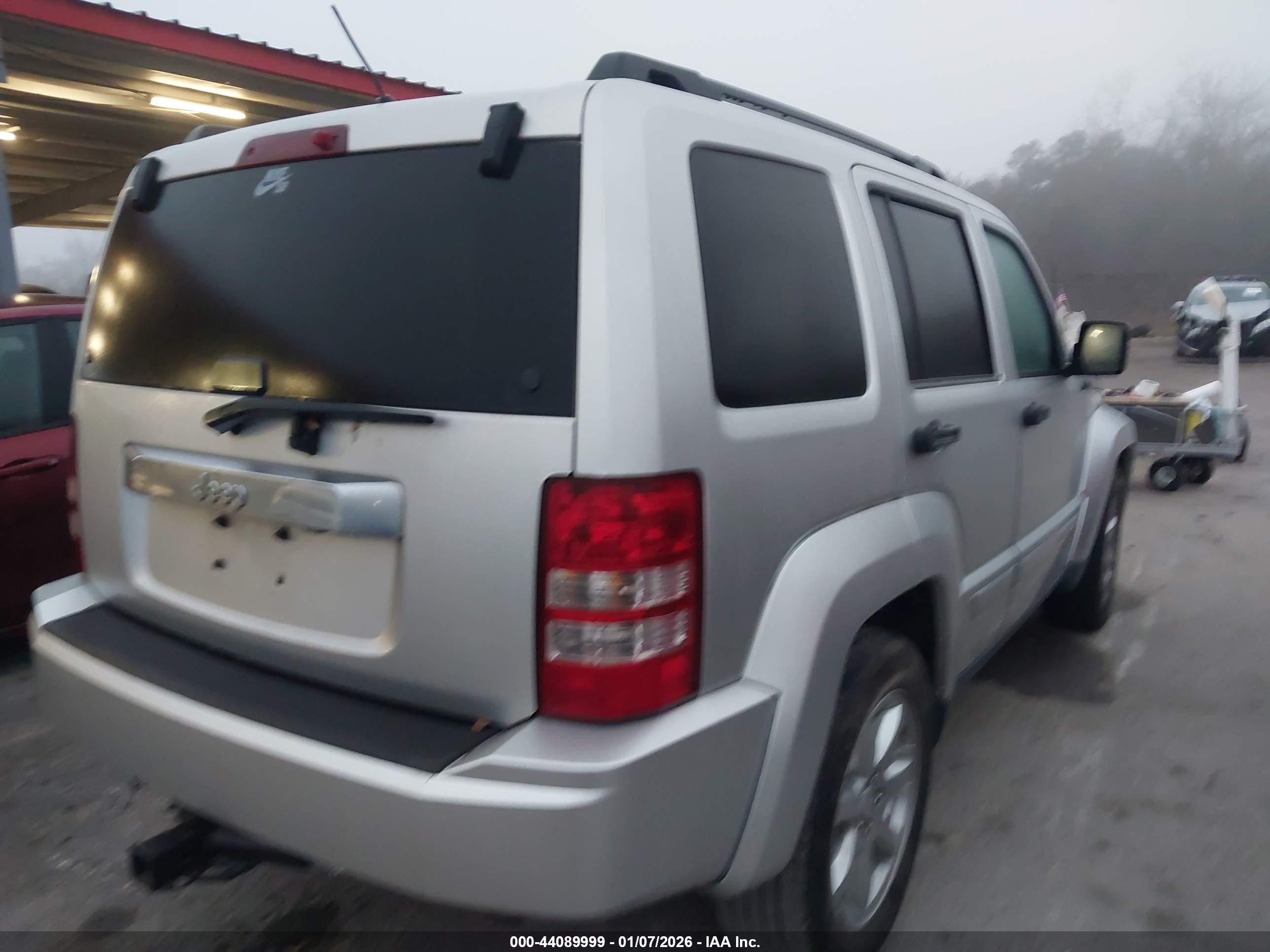 JEEP LIBERTY image 4