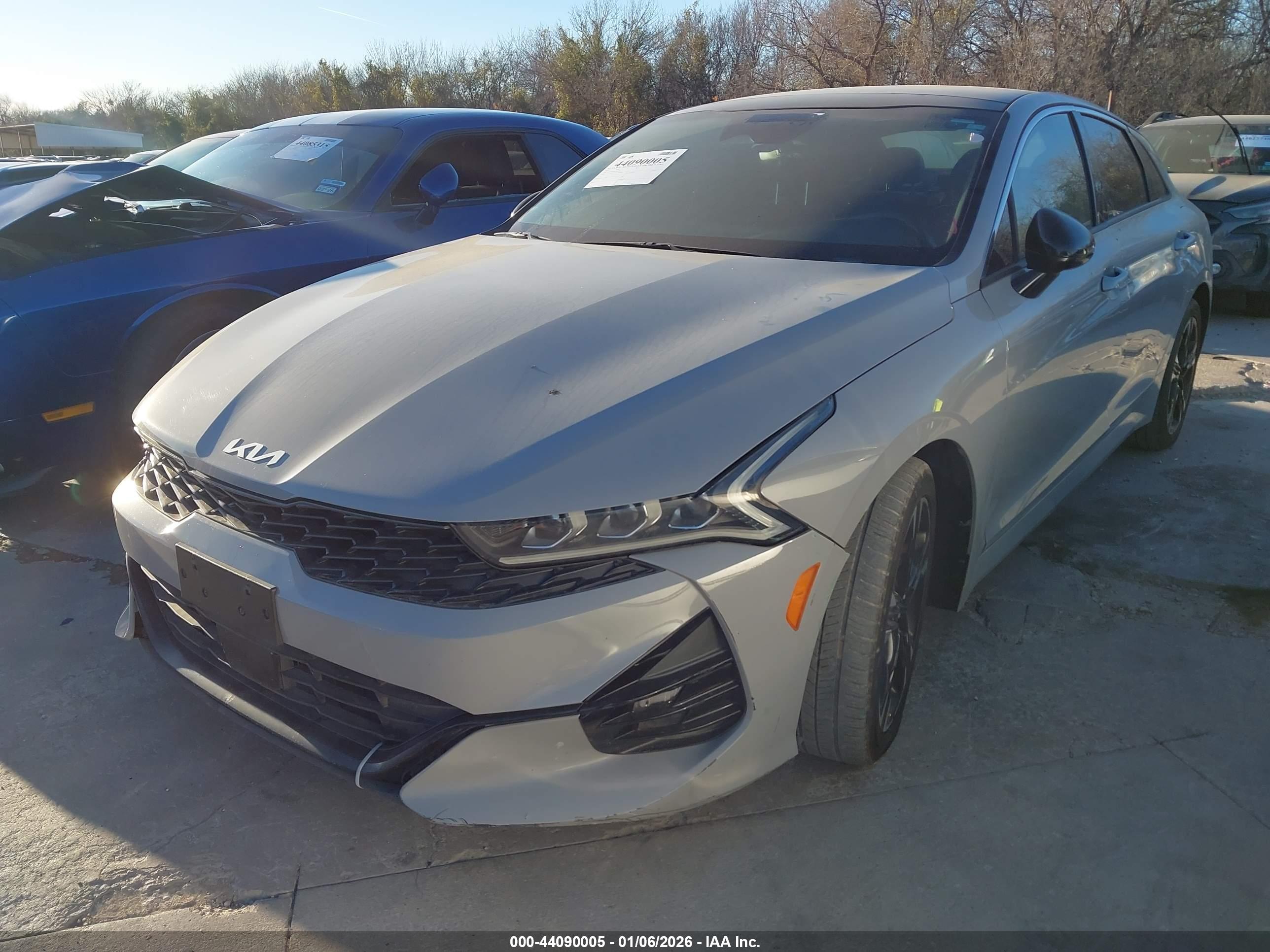 KIA K5 image 2