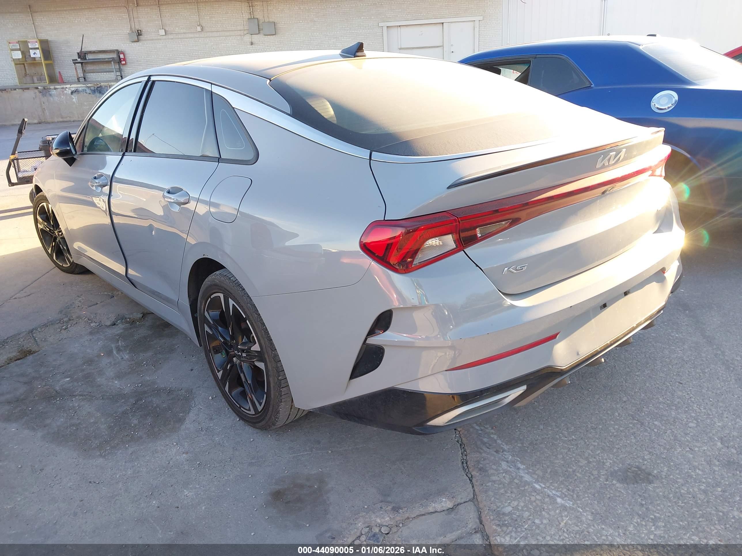 KIA K5 image 3