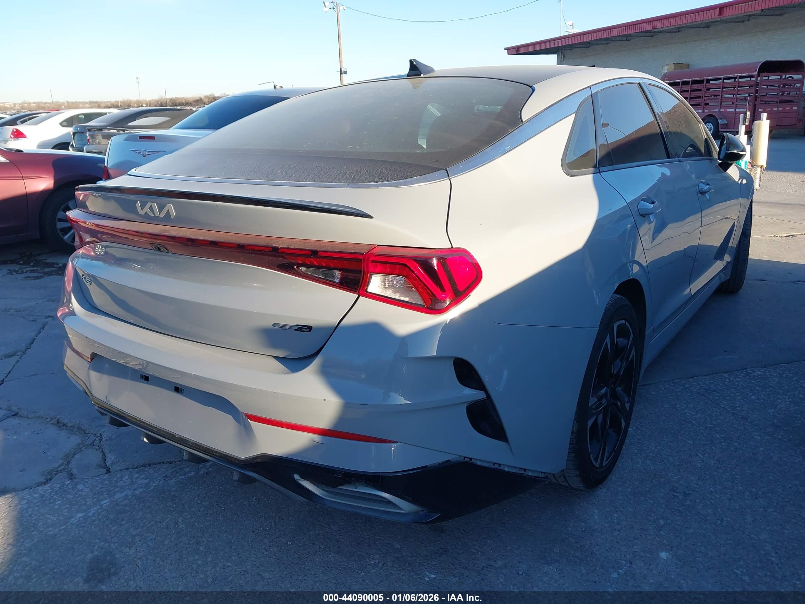 KIA K5 image 4