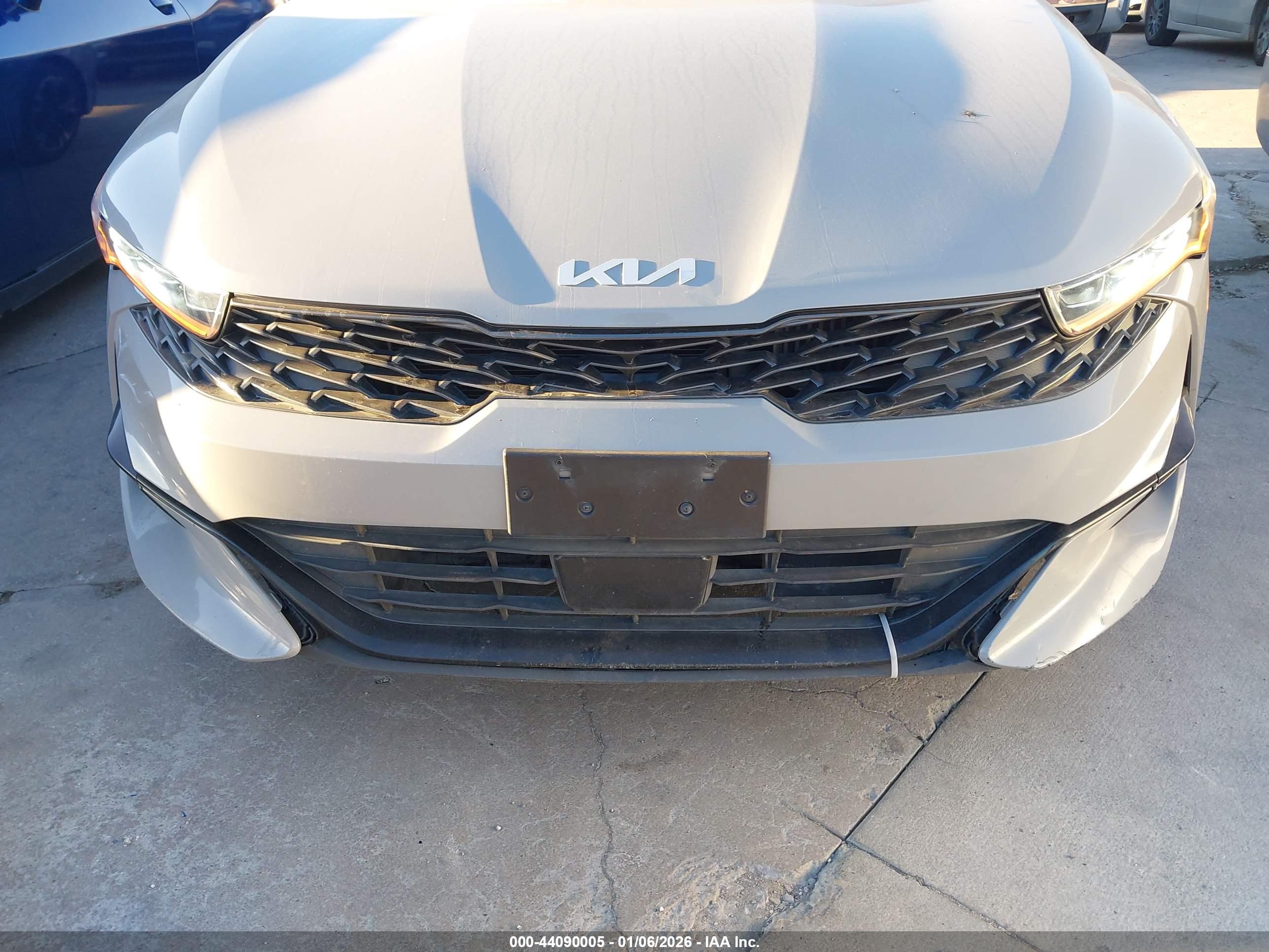 KIA K5 image 6