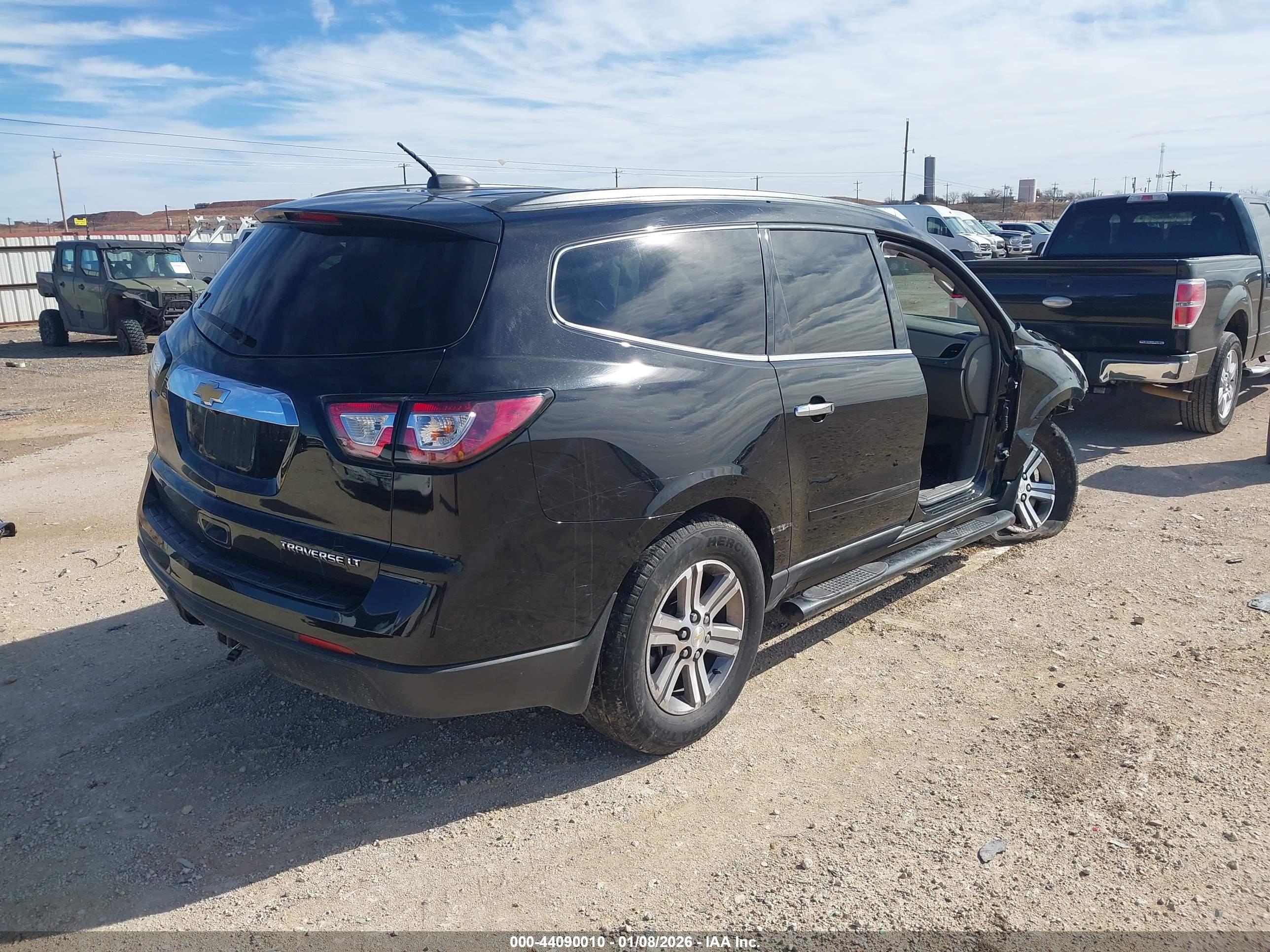 CHEVROLET TRAVERSE image 4