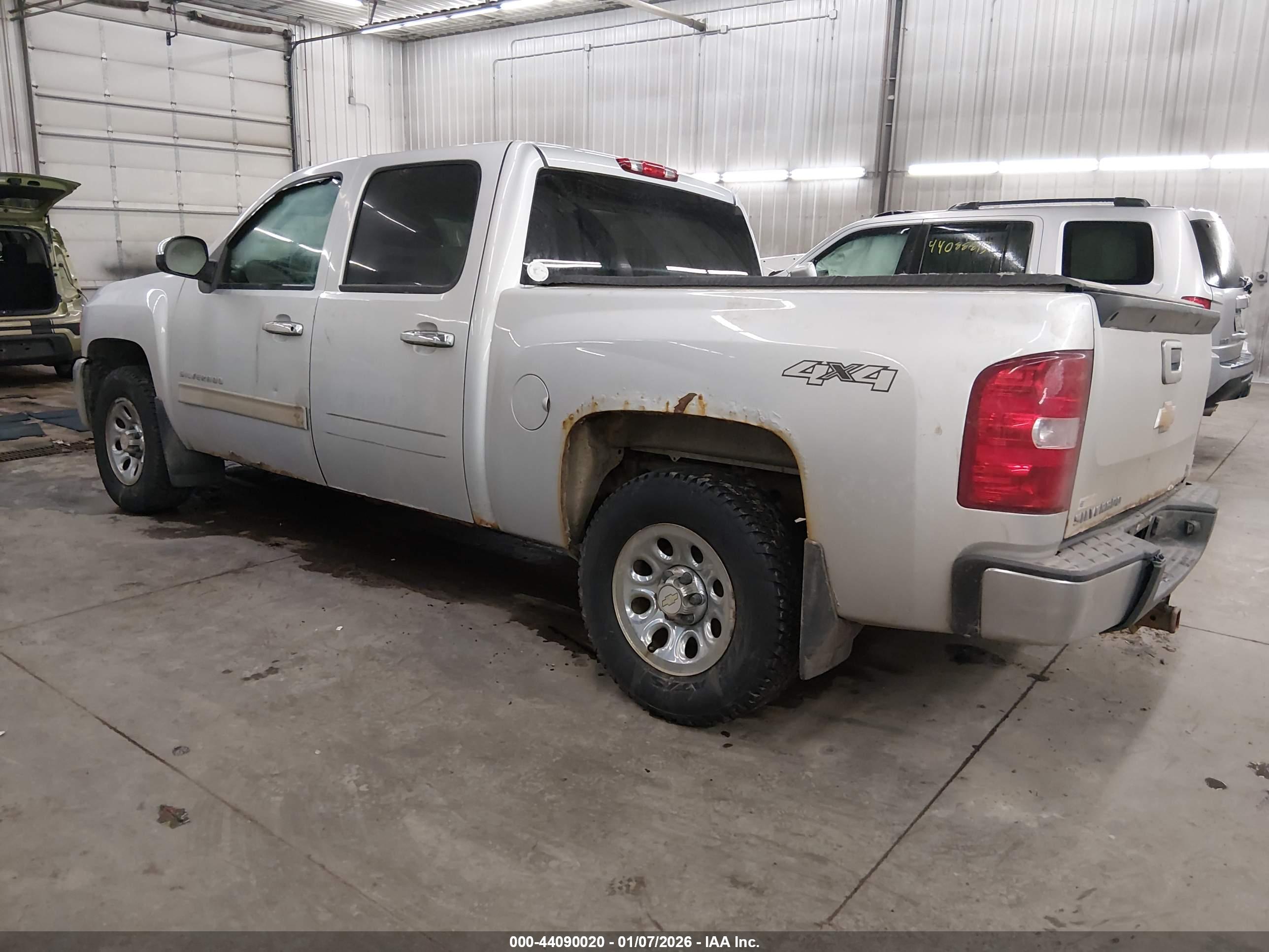 CHEVROLET SILVERADO image 3