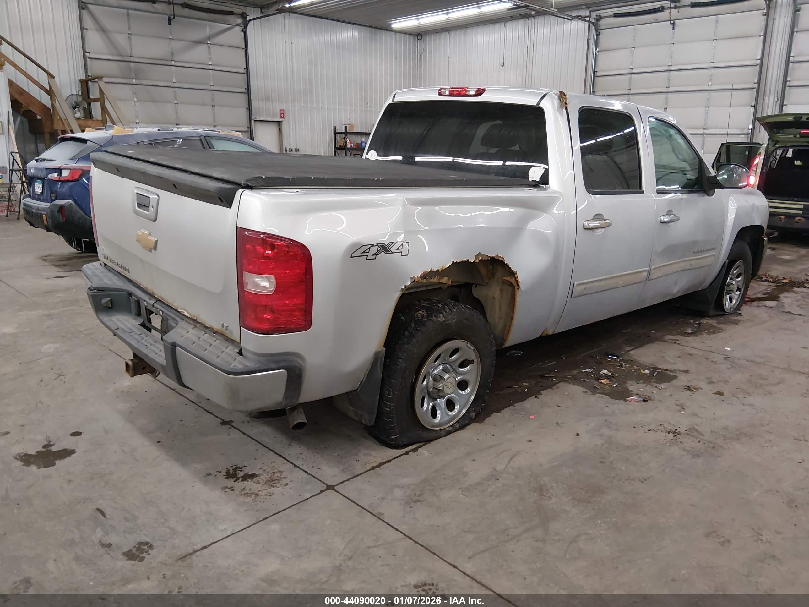 CHEVROLET SILVERADO image 4