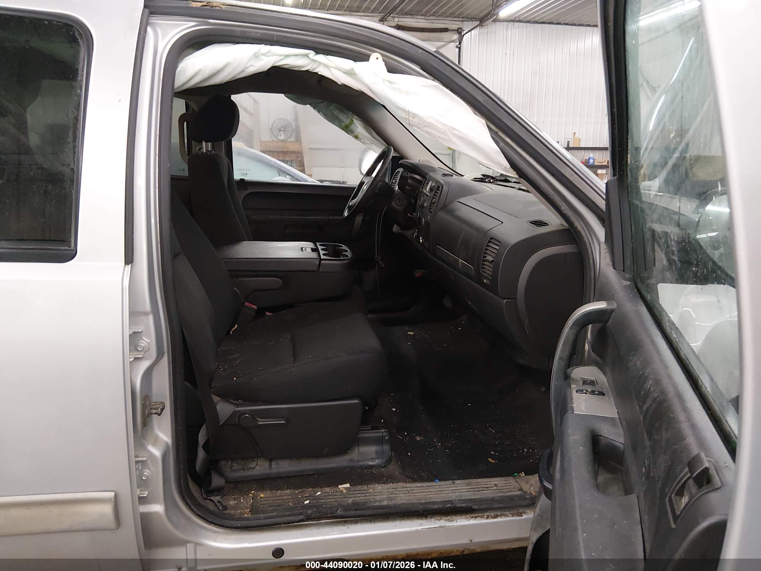 CHEVROLET SILVERADO image 5