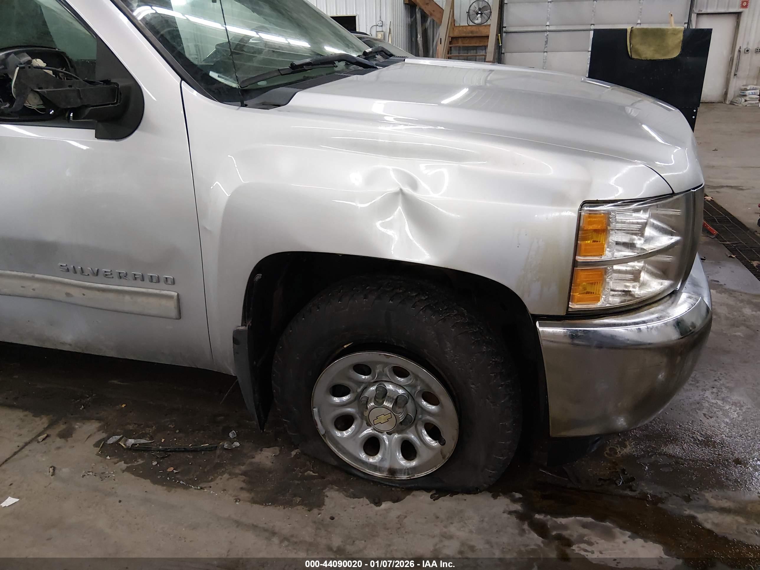 CHEVROLET SILVERADO image 6