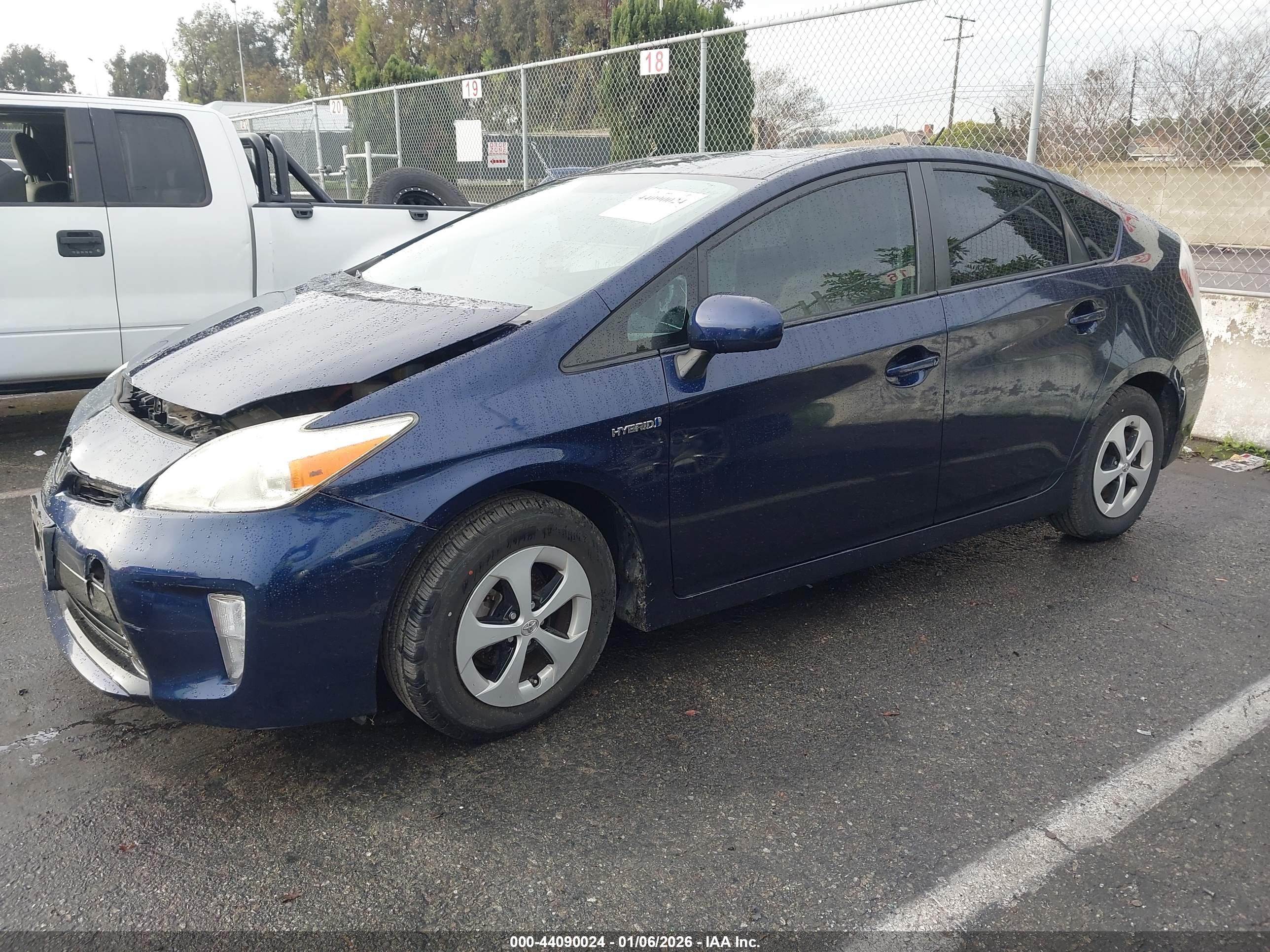 TOYOTA PRIUS image 2