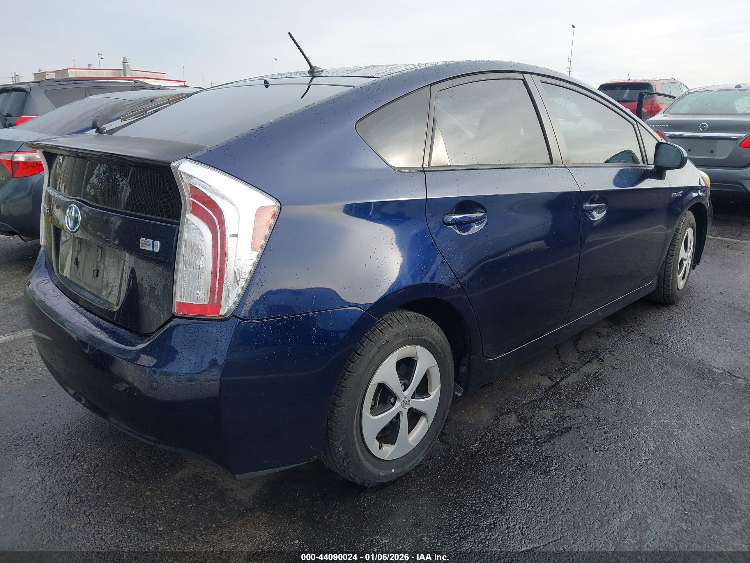 TOYOTA PRIUS image 4