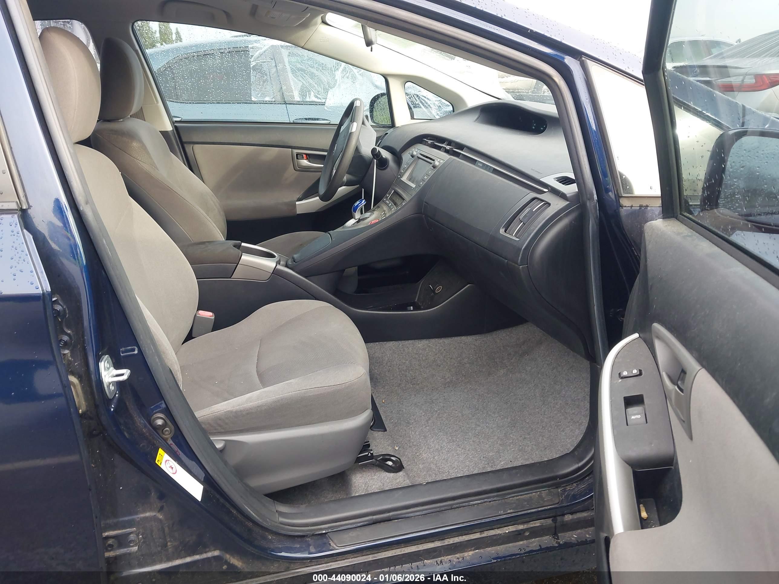 TOYOTA PRIUS image 5