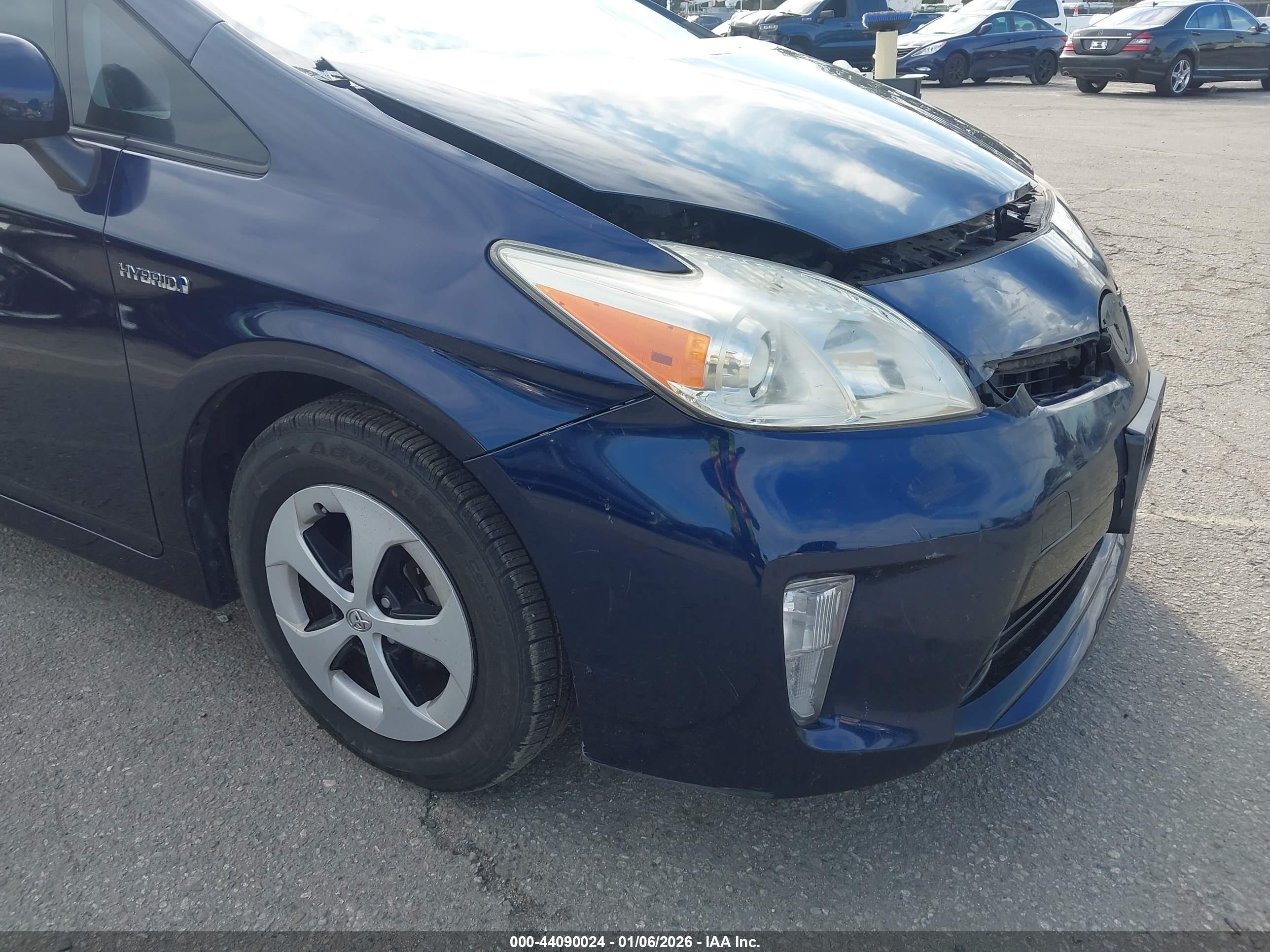 TOYOTA PRIUS image 6