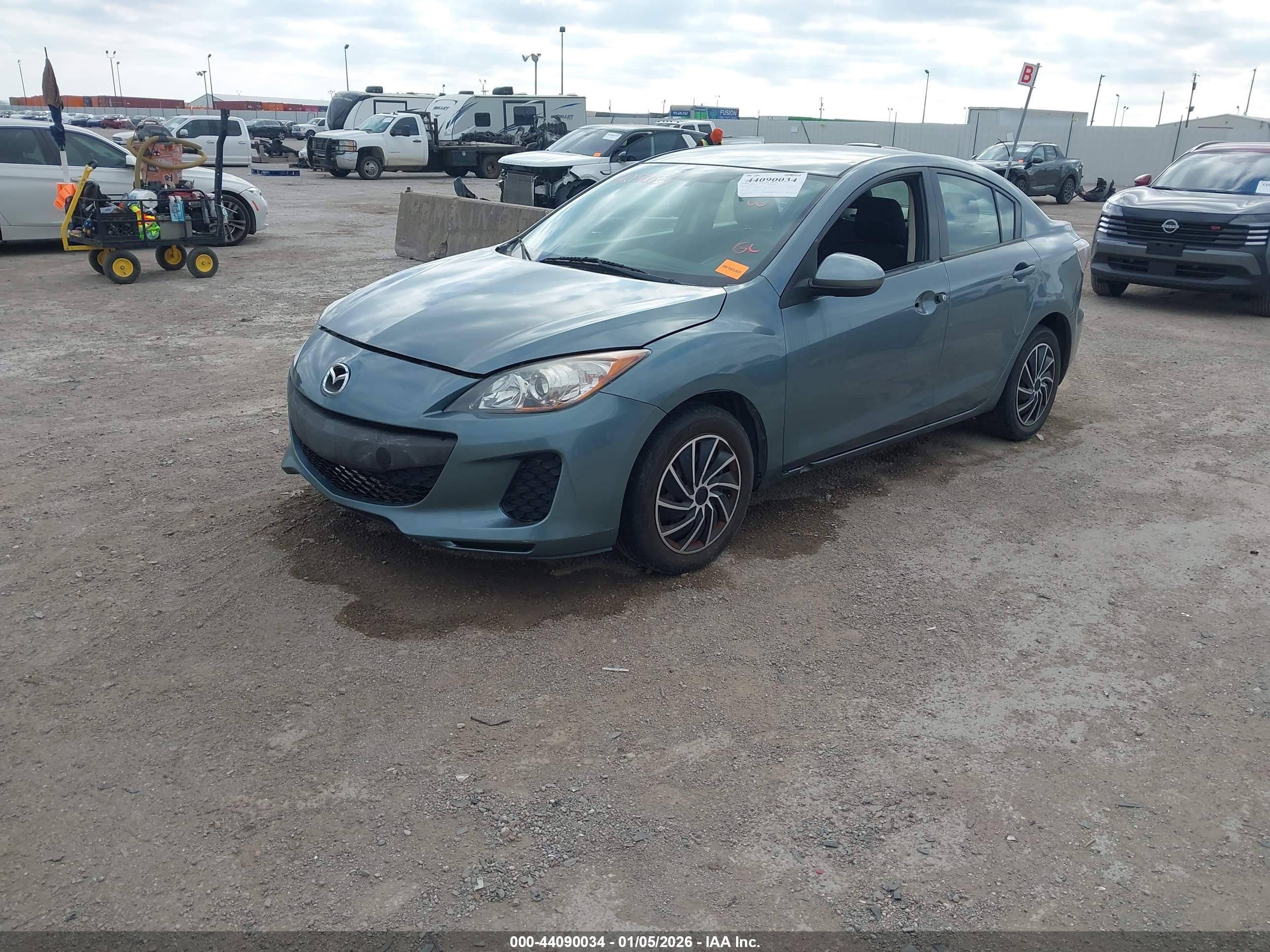 MAZDA MAZDA3 image 2